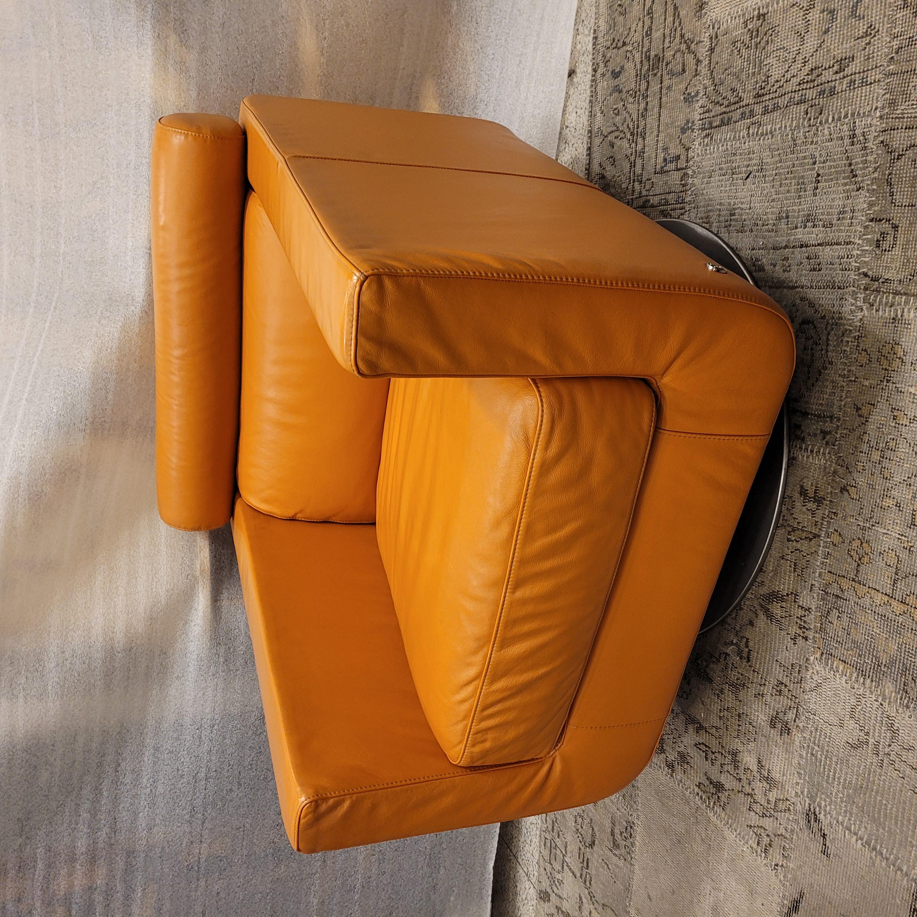 Italian Natuzzi Orange “Suad” swivel armchair, orange leather For Sale 1