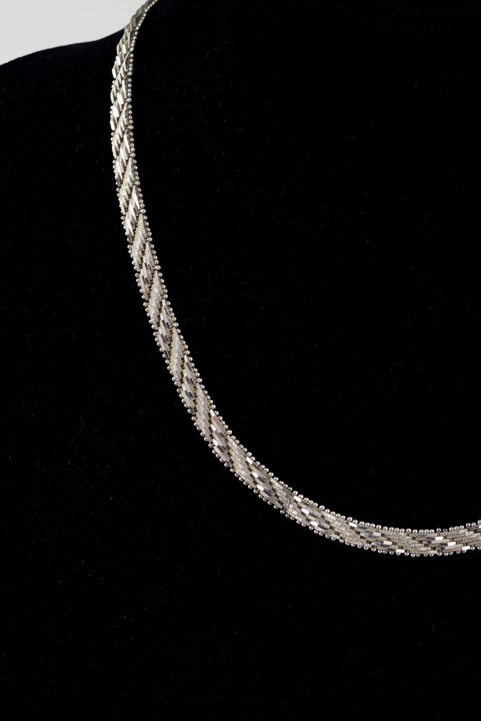 I PRODOTTI USATI SONO ESENTI DA TARIFFE DI IMPORTAZIONE PER I CLIENTI STATUNITENSI, BRITANNICI, AUSTRALIANI E CANADESI.   
PERTANTO, AL TUO ACQUISTO NON SI APPLICHERANNO TARIFFE DI IMPORTAZIONE. 

Collana italiana in argento sterling.
Design