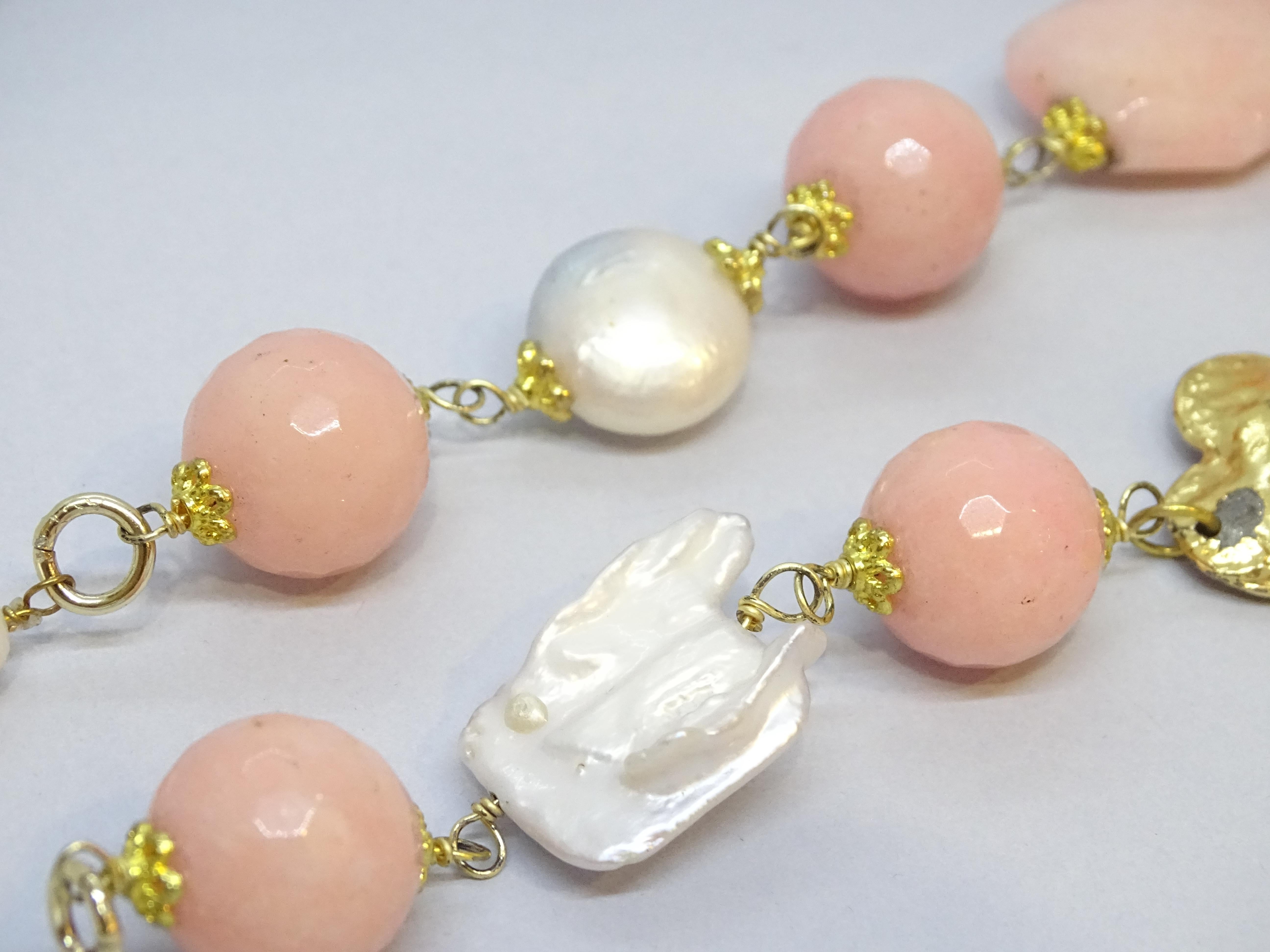 Collier italien avec perles baroques, quartz rose et émail en vente 5