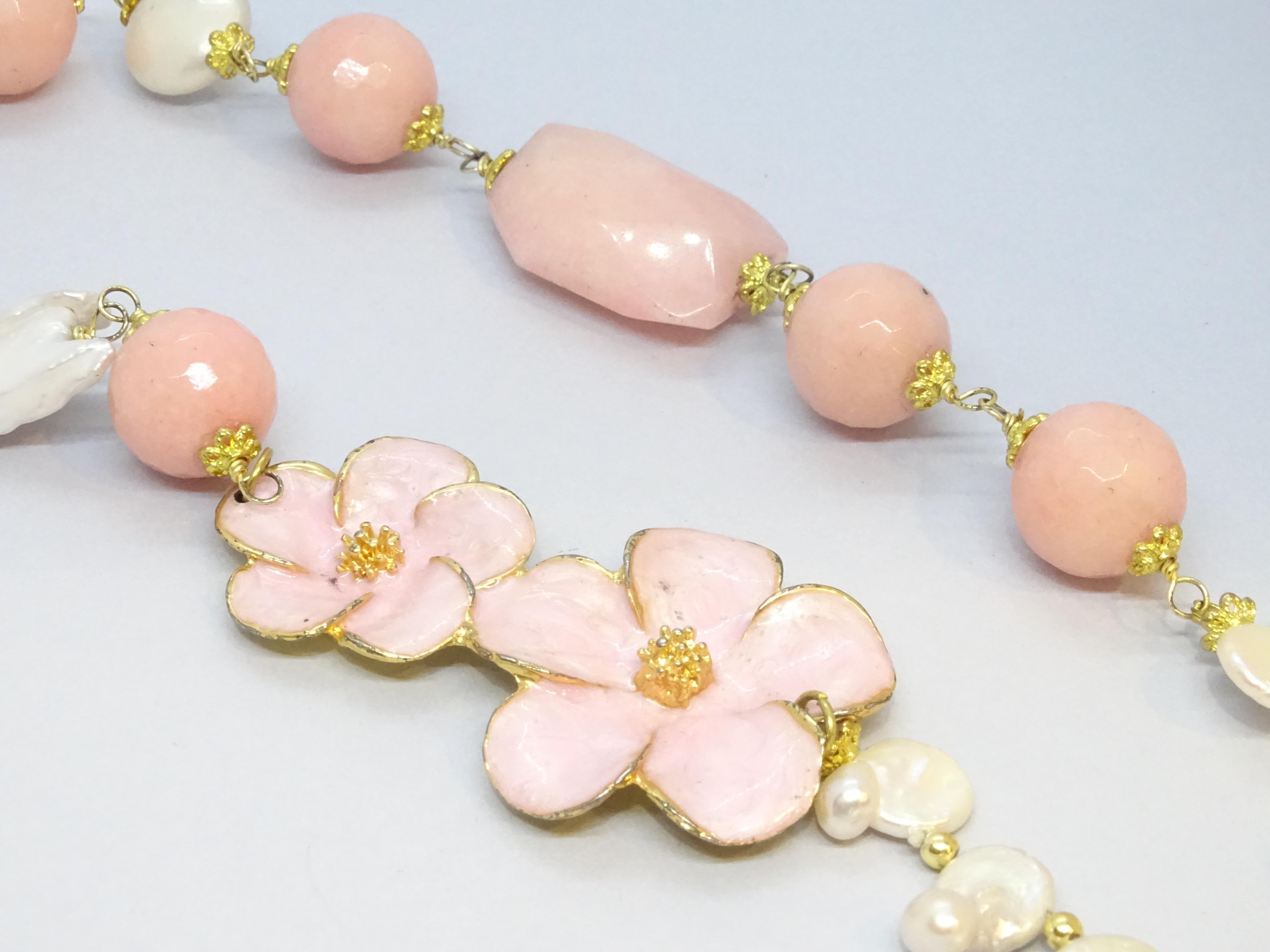 Collier italien avec perles baroques, quartz rose et émail en vente 9