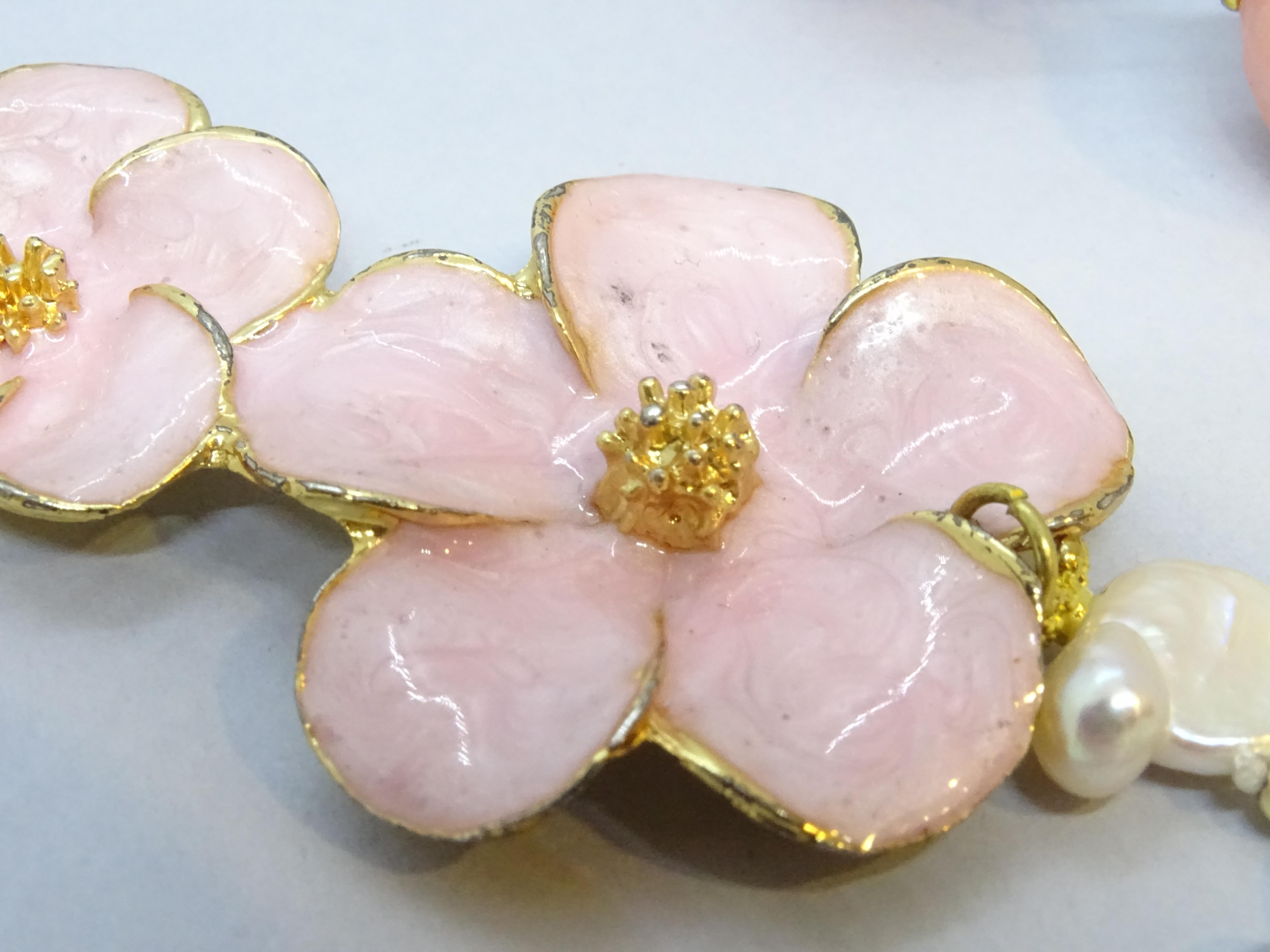 Artisan Collier italien avec perles baroques, quartz rose et émail en vente