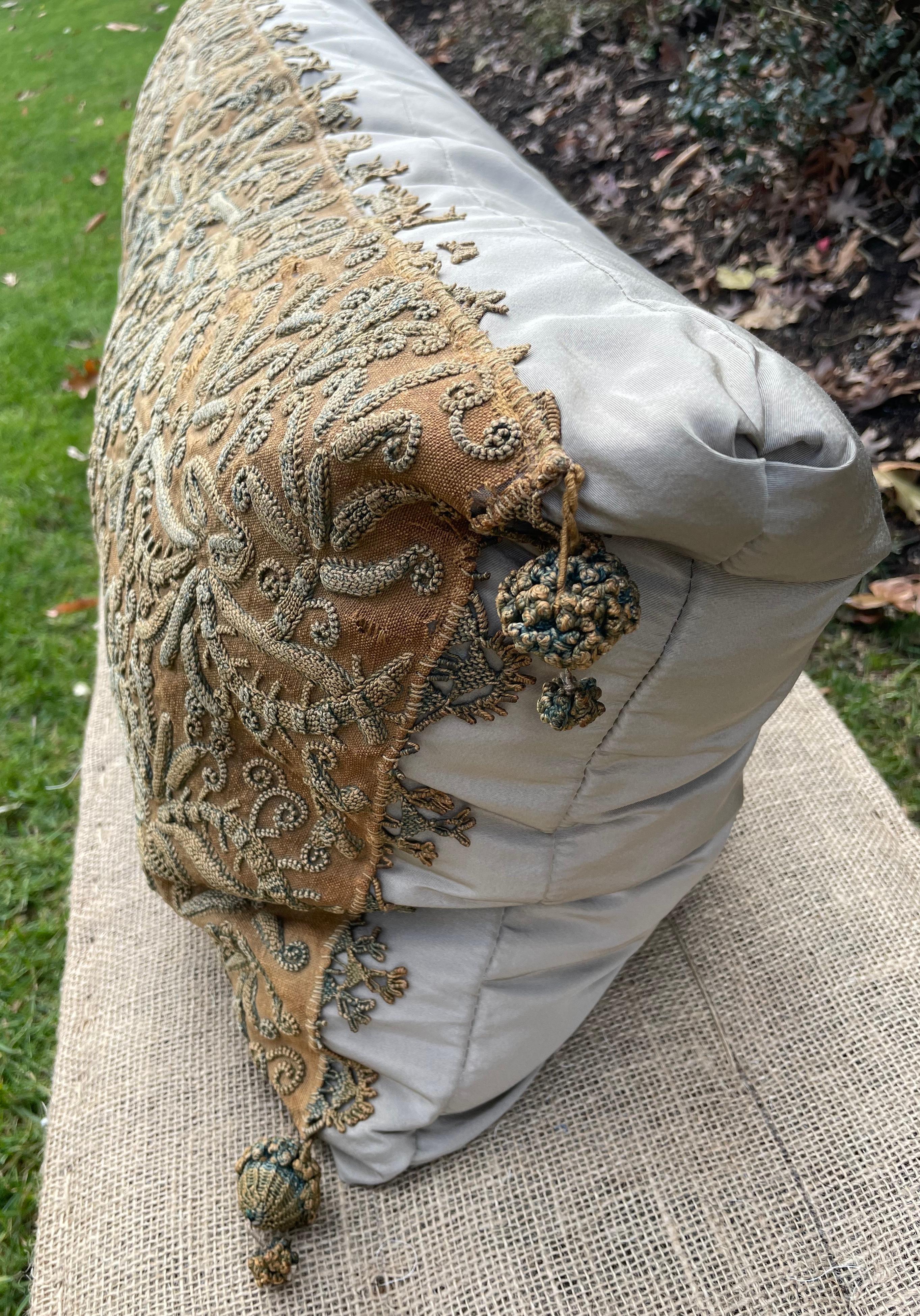 Italian Needlework Pillow Cushion In Good Condition For Sale In New York, NY
