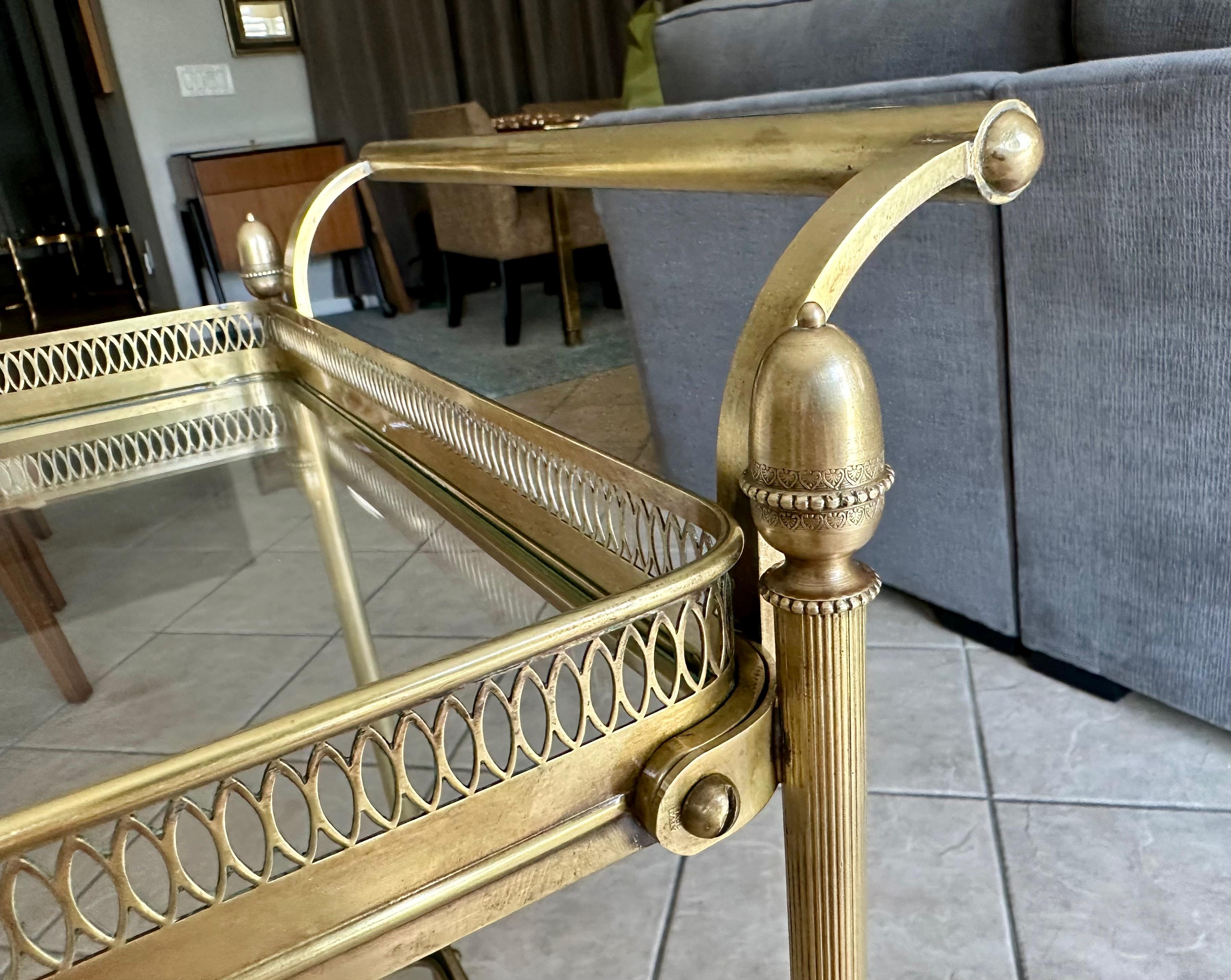 Chariot de bar ou de thé italien néo-classique en laiton en vente 12