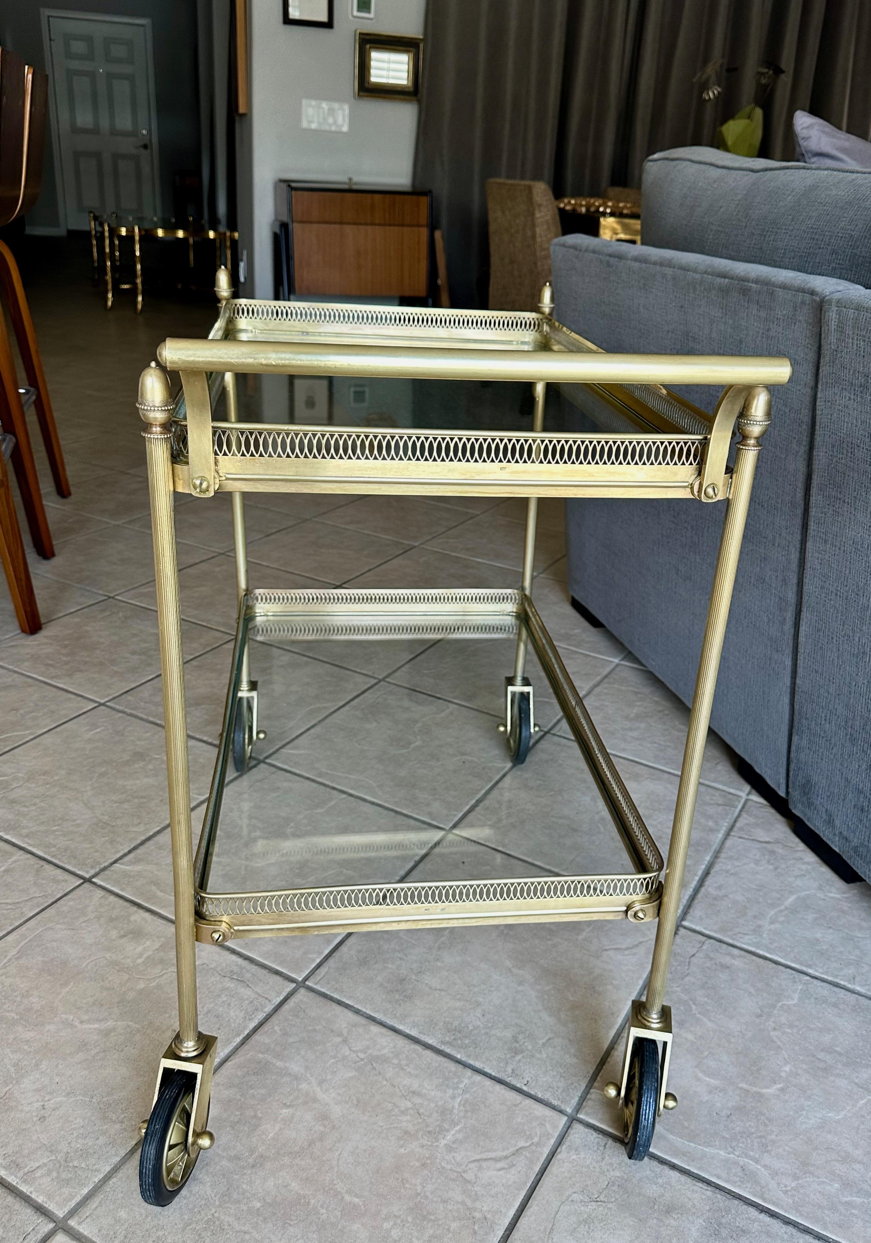 Chariot de bar ou de thé italien néo-classique en laiton en vente 2