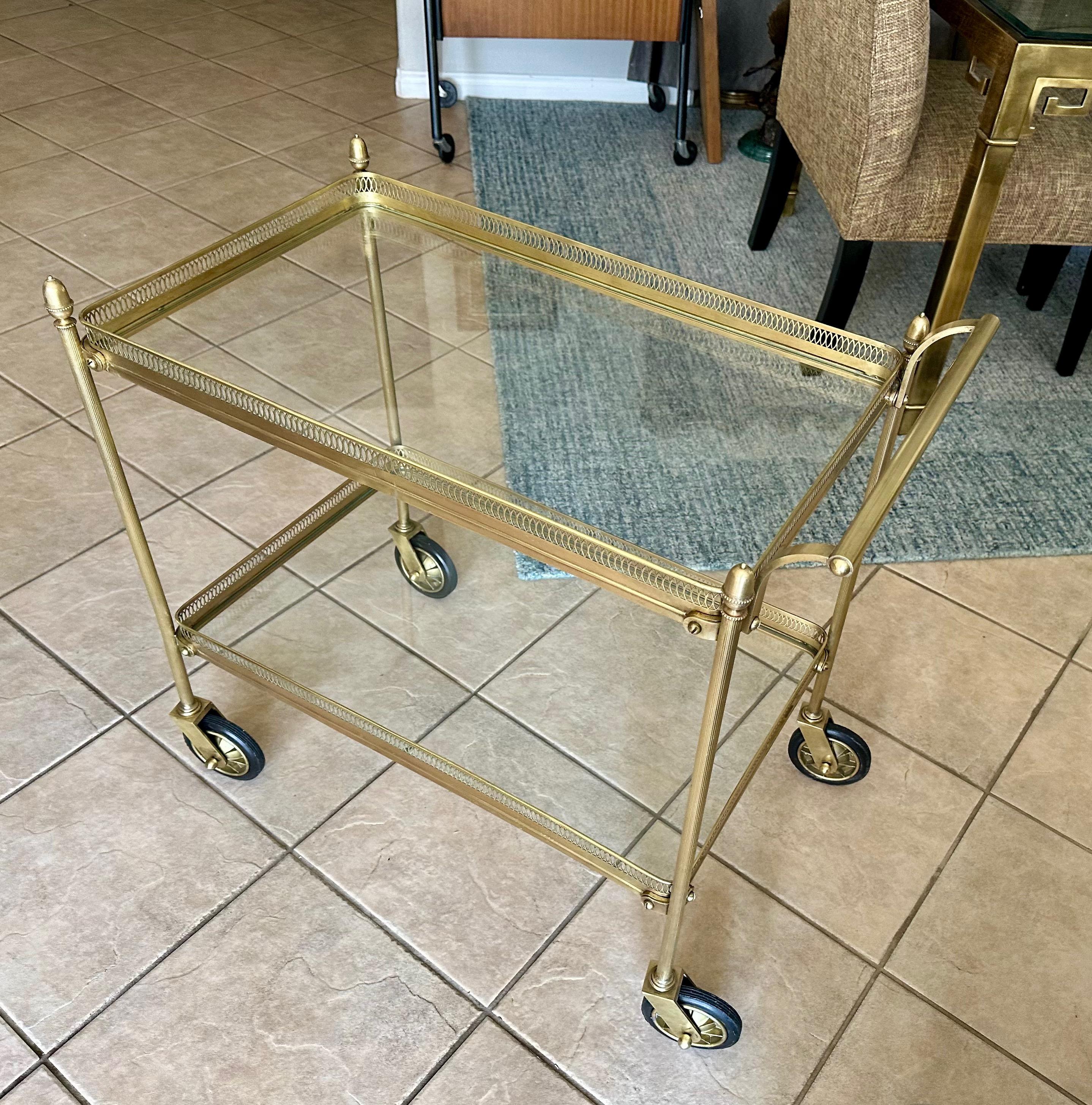 Chariot de bar ou de thé italien néo-classique en laiton en vente 3
