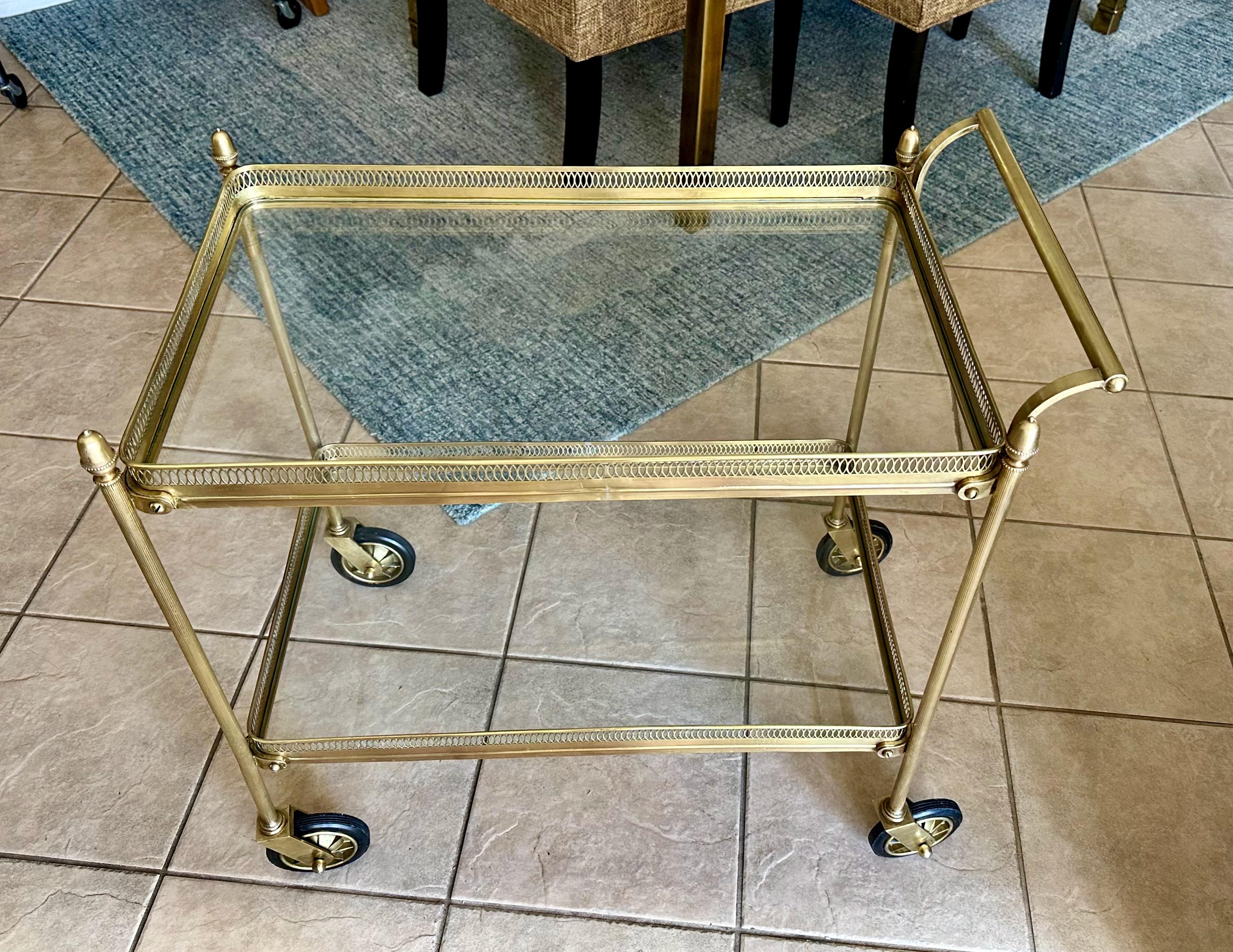 Chariot de bar ou de thé italien néo-classique en laiton en vente 4