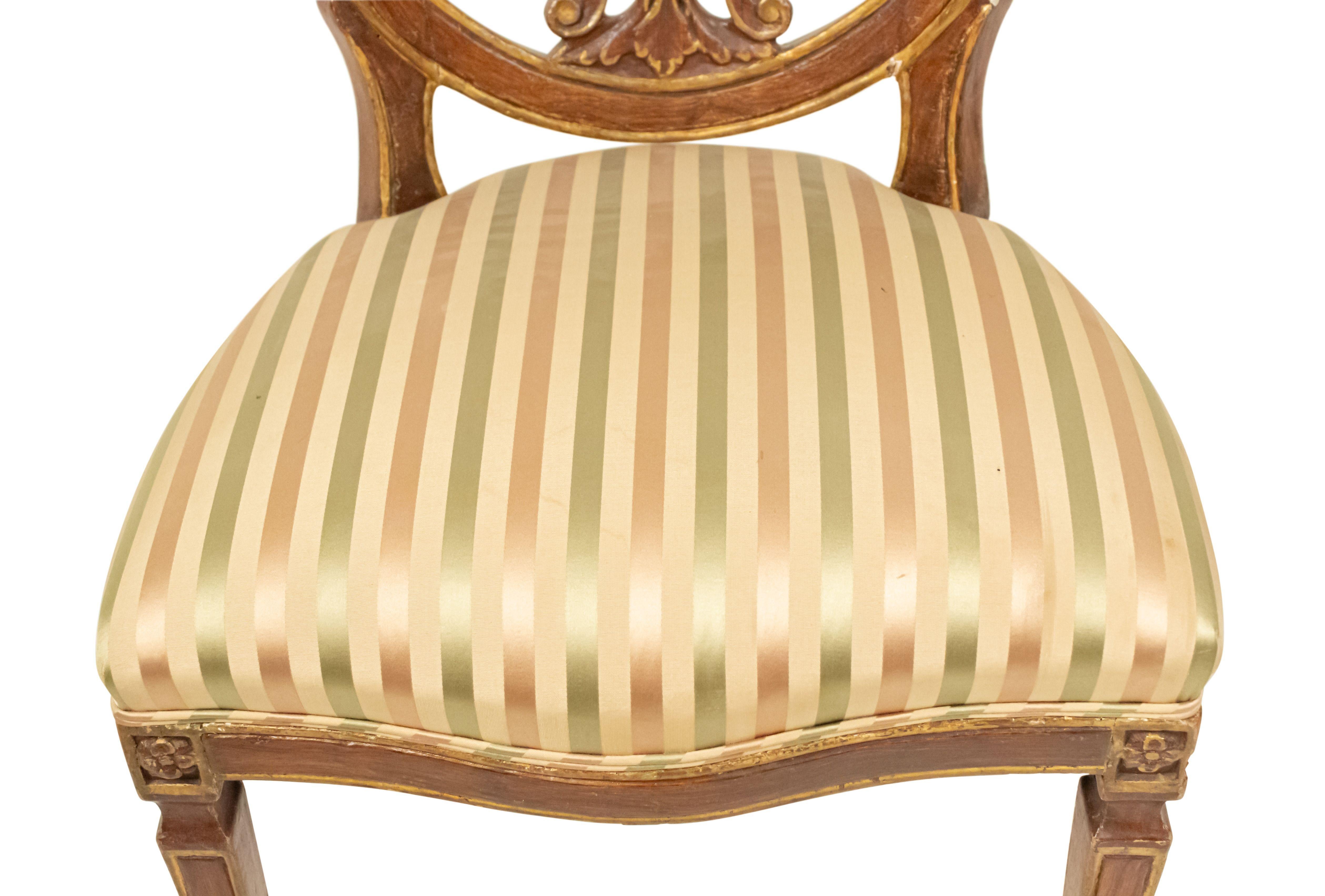 Chaise d'appoint italienne néo-classique en forme de bouclier Excellent état - En vente à Queens, NY
