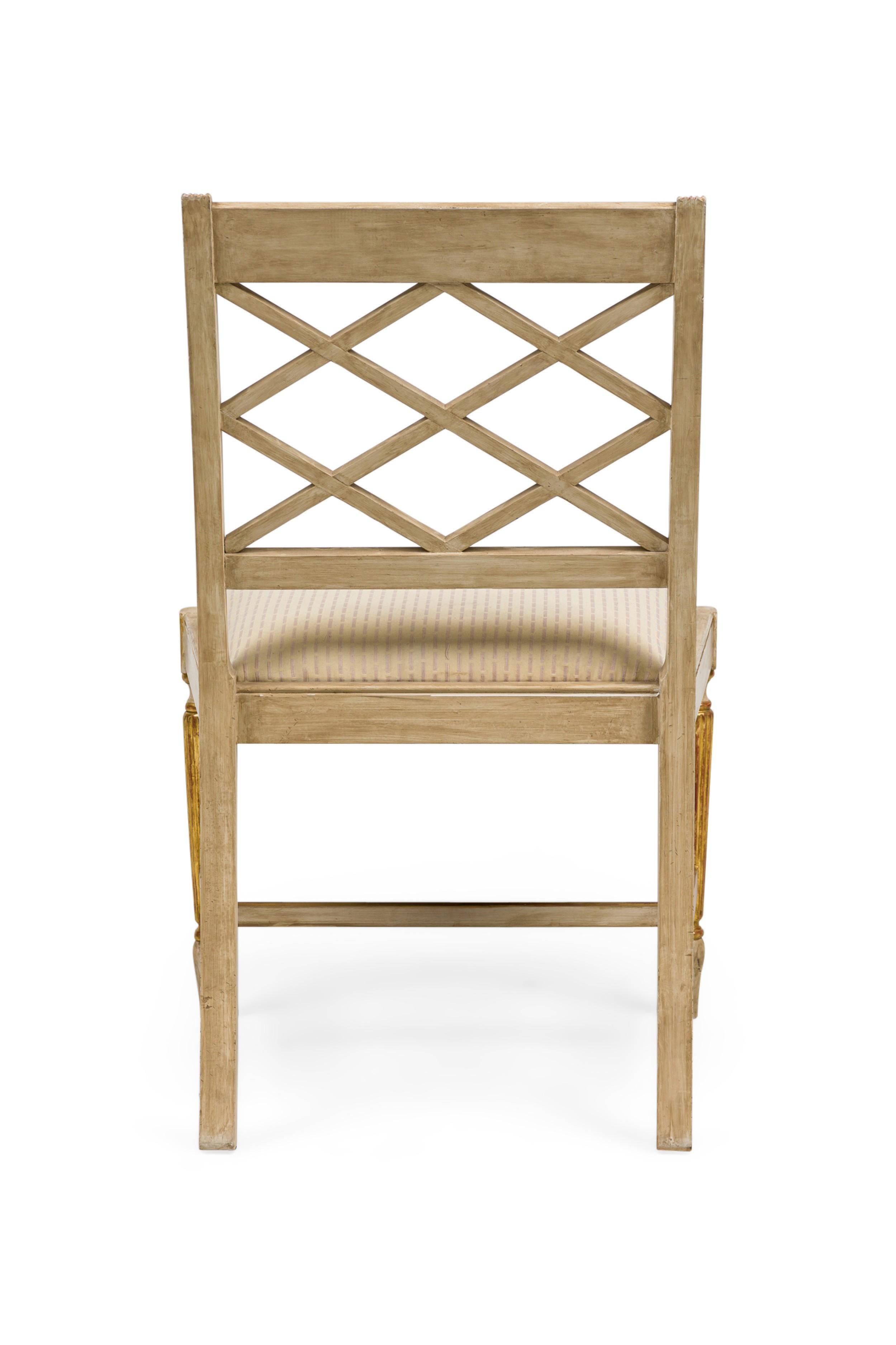 Chaise d'appoint de style néo-classique italien (reproduction), peinte en crème et ornée de dorures Bon état - En vente à Queens, NY