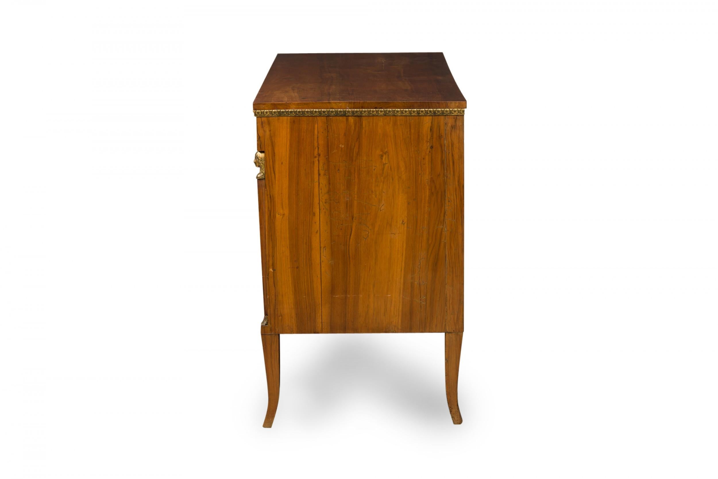 Credenza a 2 ante in stile neoclassico italiano, in noce, bronzo e dorato a pacco in vendita 5