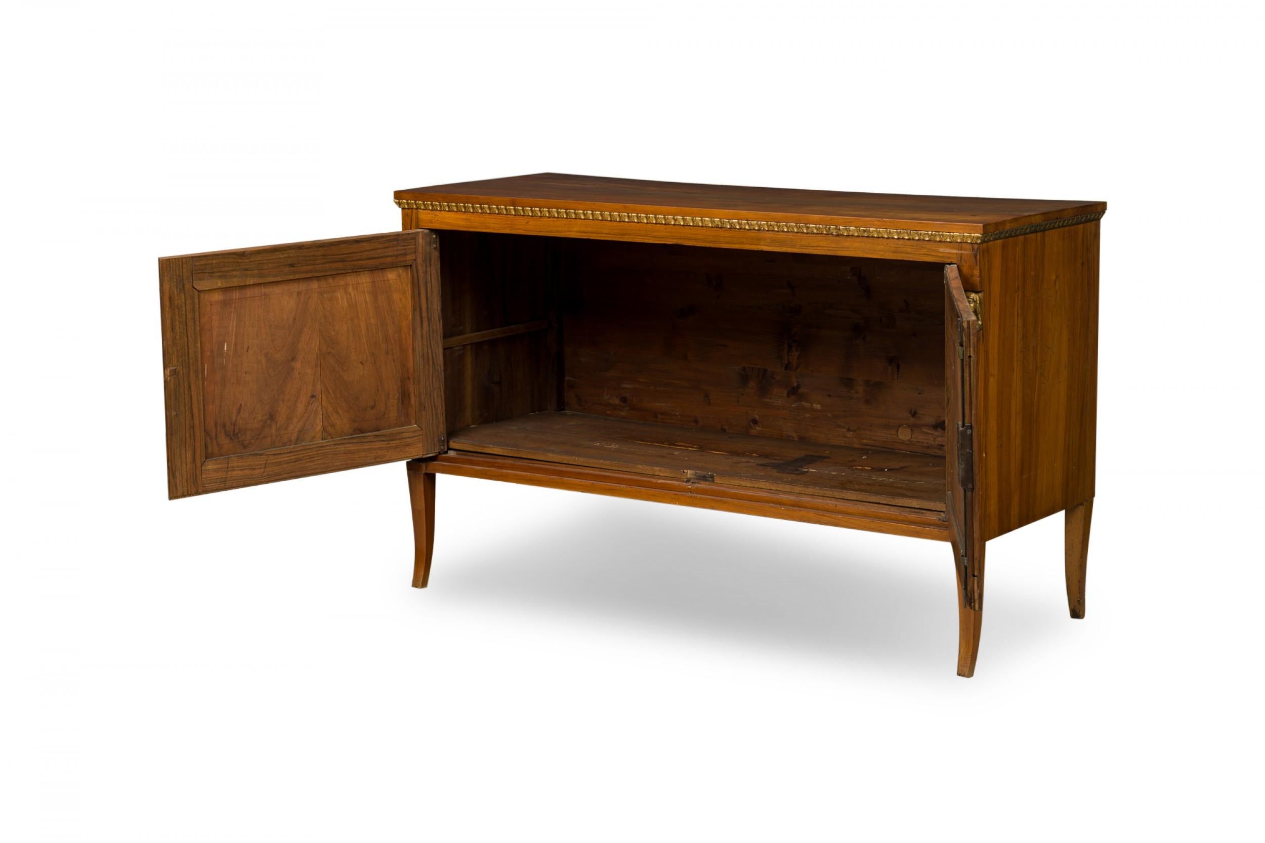 Credenza a 2 ante in stile neoclassico italiano, in noce, bronzo e dorato a pacco In condizioni buone in vendita a Queens, NY