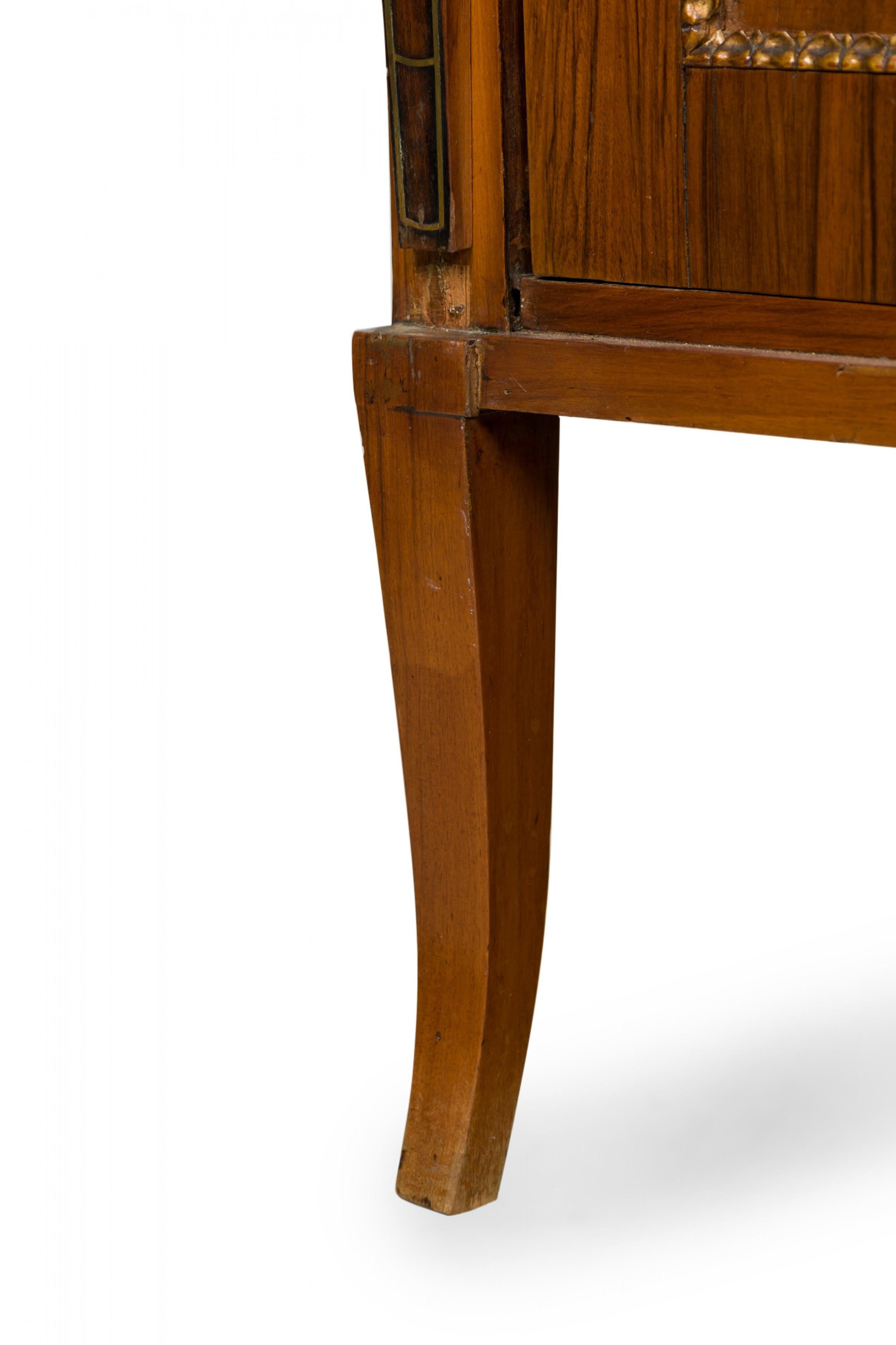Legno dorato Credenza a 2 ante in stile neoclassico italiano, in noce, bronzo e dorato a pacco in vendita