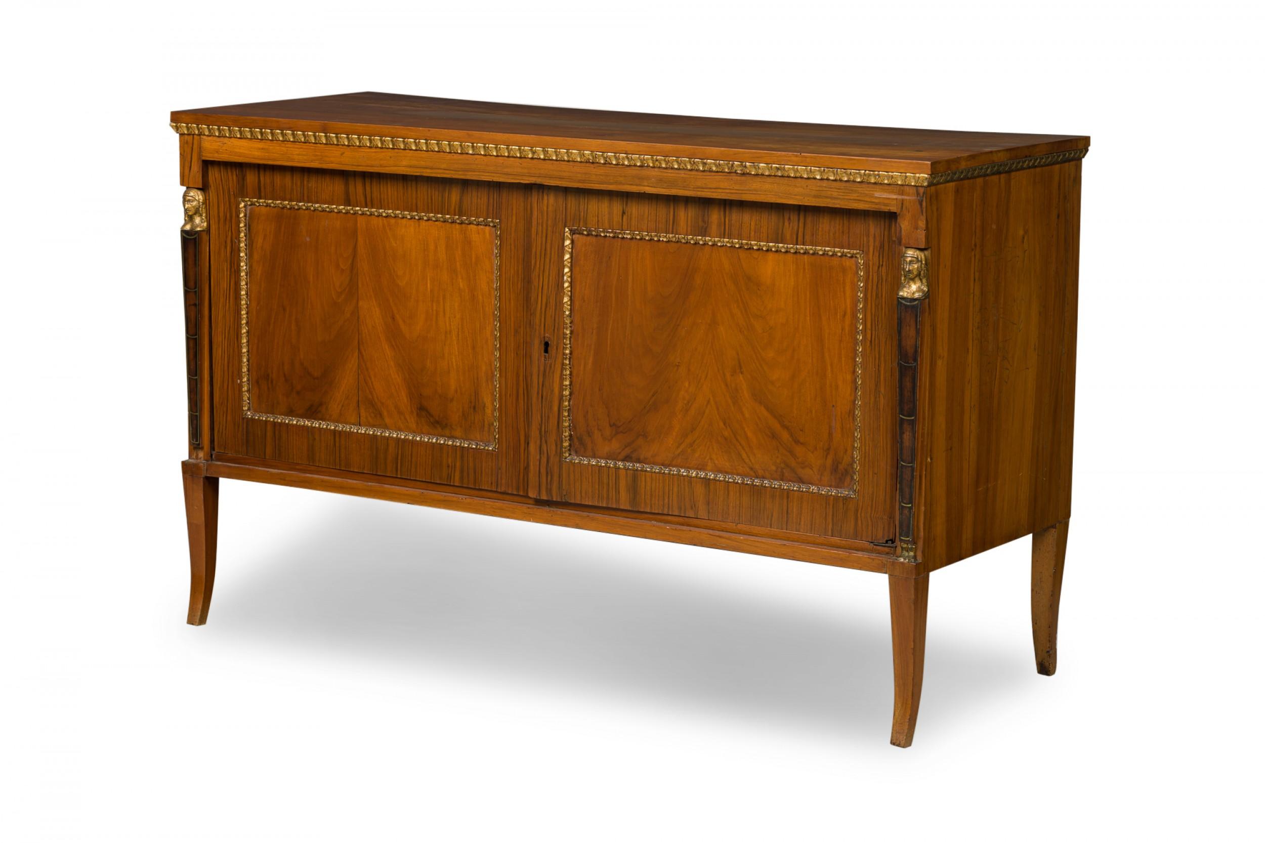 Credenza a 2 ante in stile neoclassico italiano, in noce, bronzo e dorato a pacco in vendita 1
