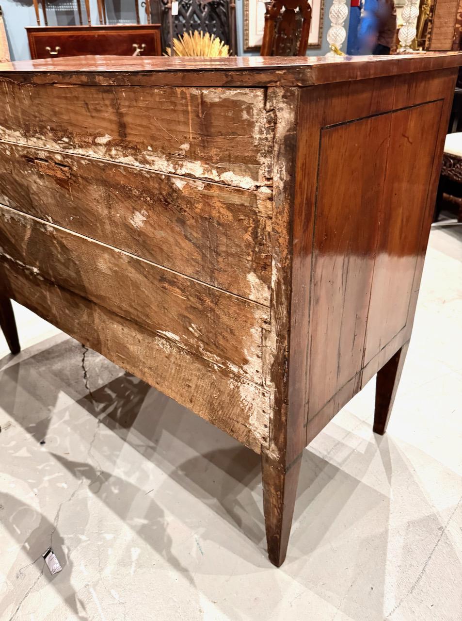 Cómoda neoclásica italiana, principios del siglo XIX en Bueno estado para la venta en Pasadena, CA