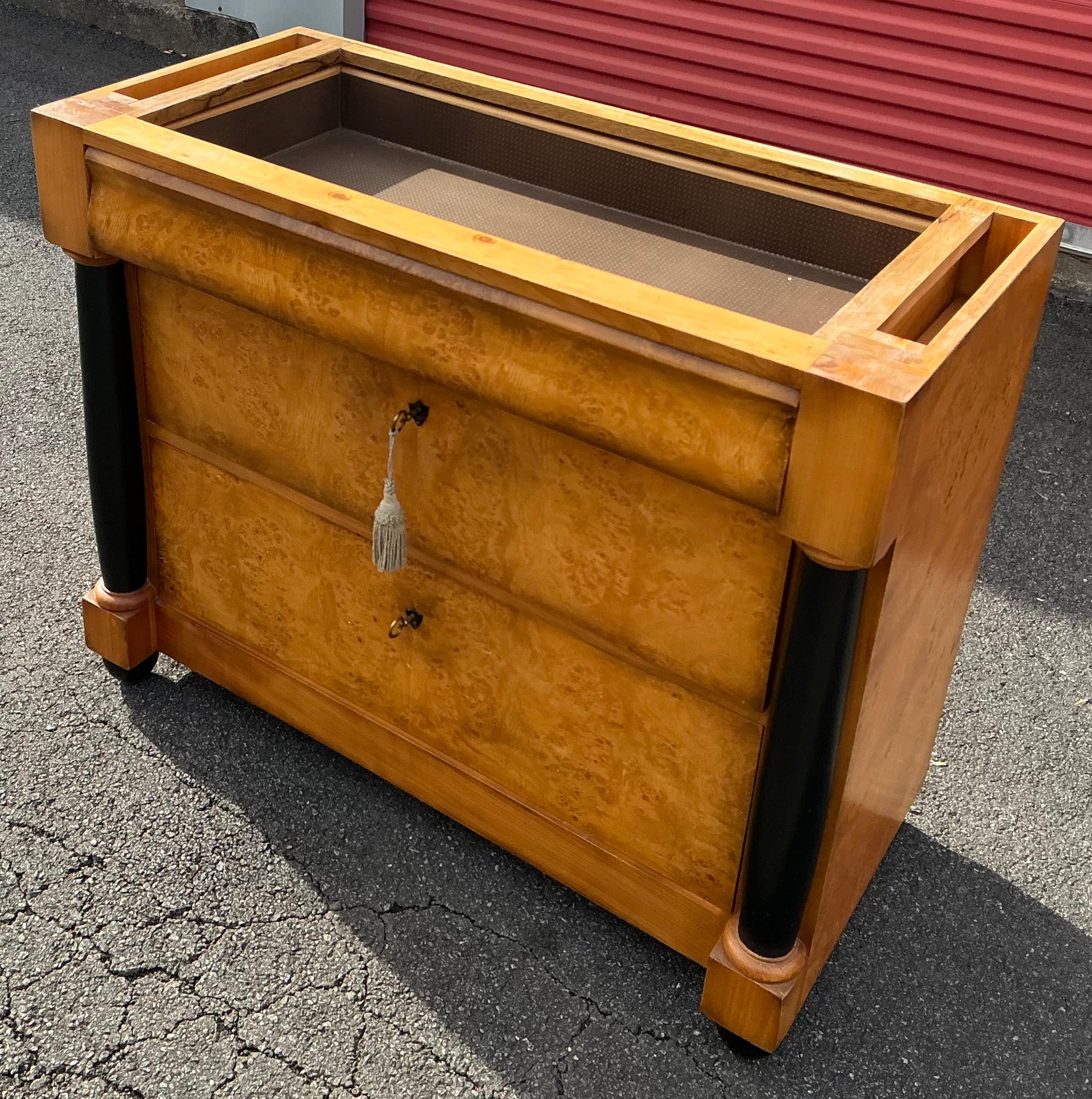 Coffre italien de style néo-classique ou Biedermeier en bois de ronce Bloomingdale's en vente 1