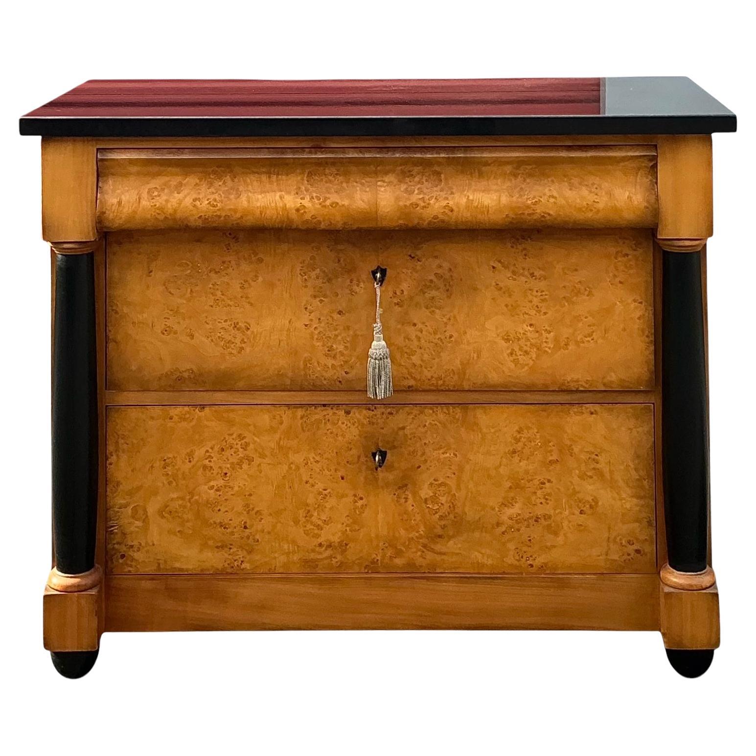 Cassapanca Bloomingdale's in stile neoclassico italiano o Biedermeier in legno di radica