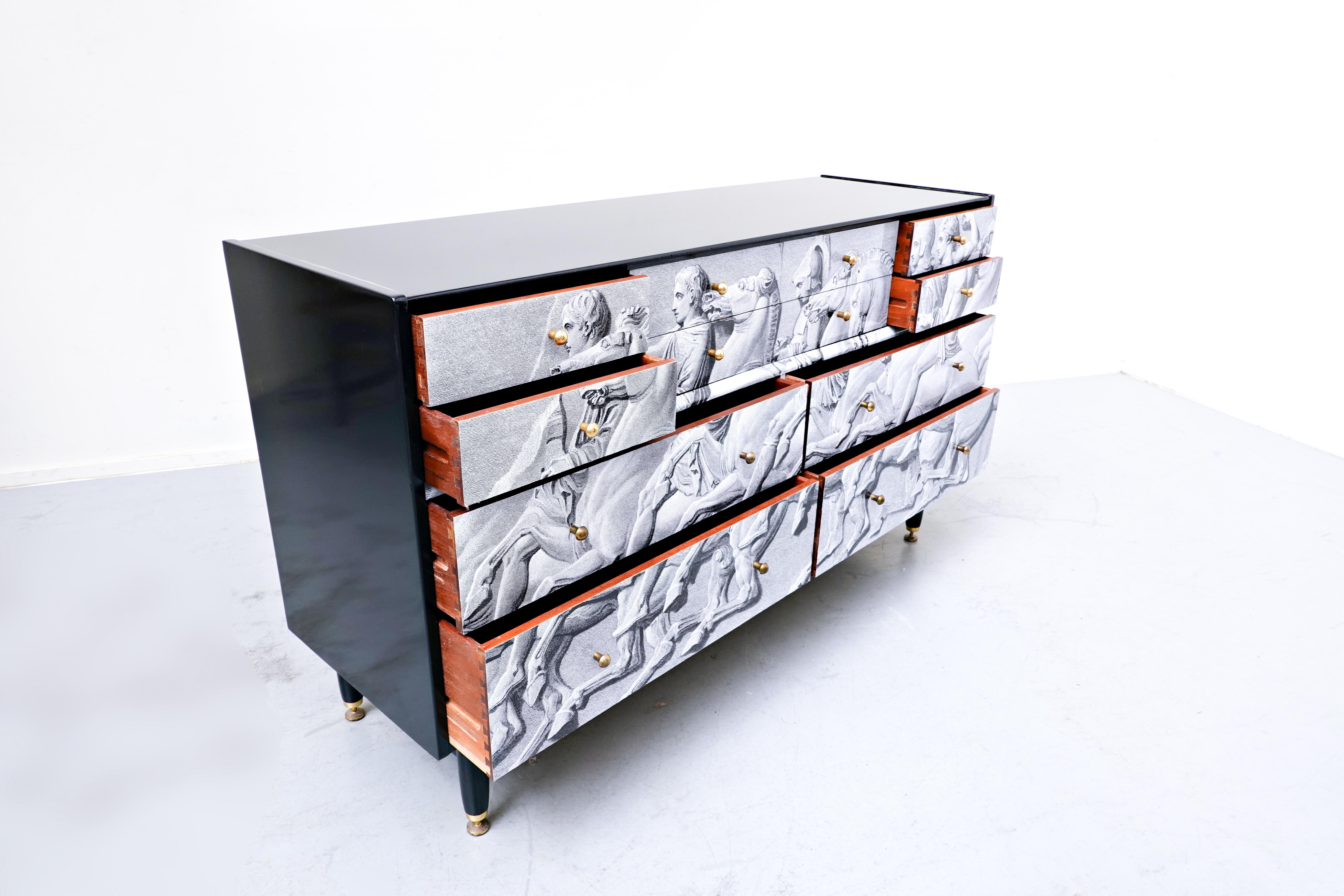 Mid-Century Modern Italian Neo Classical Scene Chest of Drawers For Sale 3