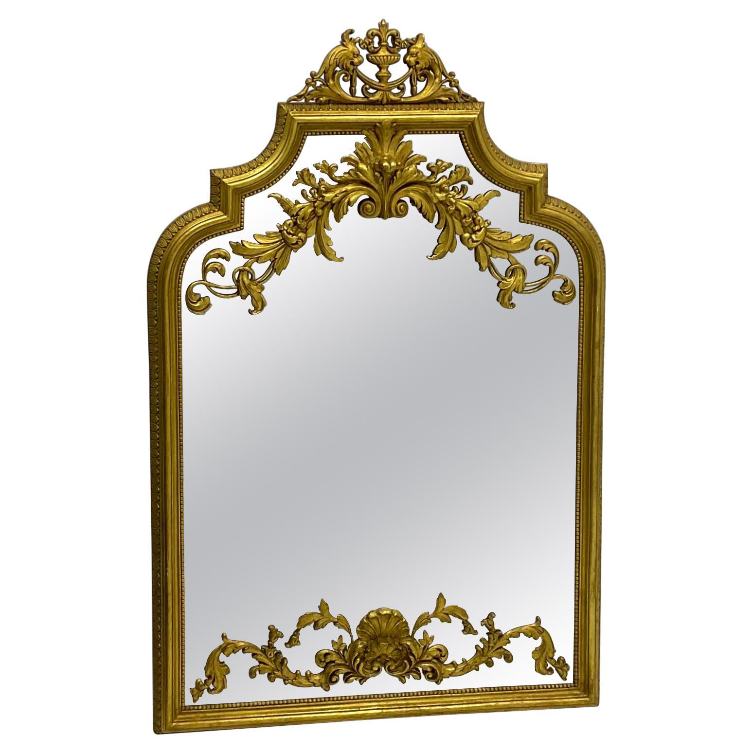 Miroir italien de style néo-classique en bois doré sculpté et terre cuite en vente