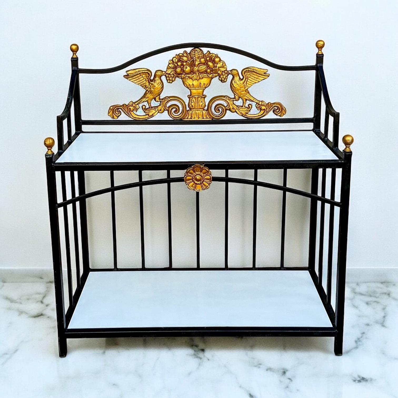 Italienischer Konsolentisch/Serviertisch aus Aluminiumguss im neoklassischen Stil des Neoklassizismus / Etagere im Zustand „Gut“ im Angebot in Kennesaw, GA