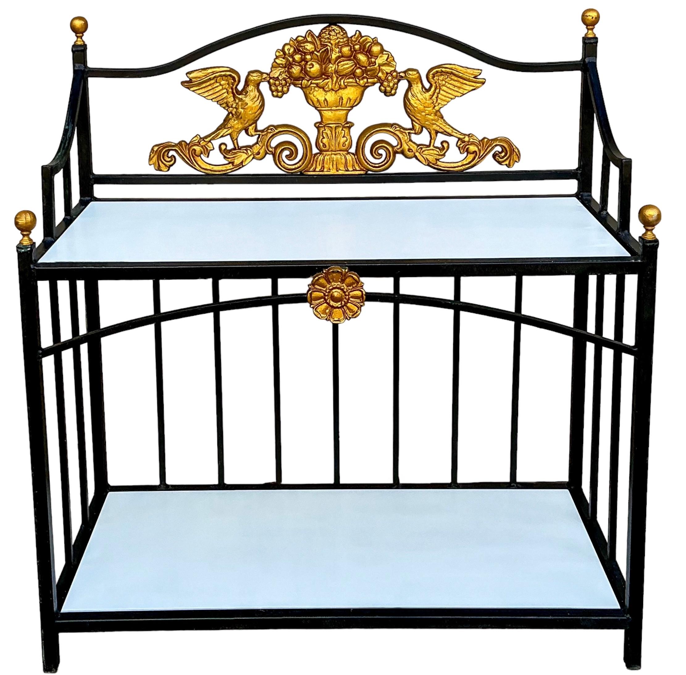 Italienischer Konsolentisch/Serviertisch aus Aluminiumguss im neoklassischen Stil des Neoklassizismus / Etagere im Angebot 2
