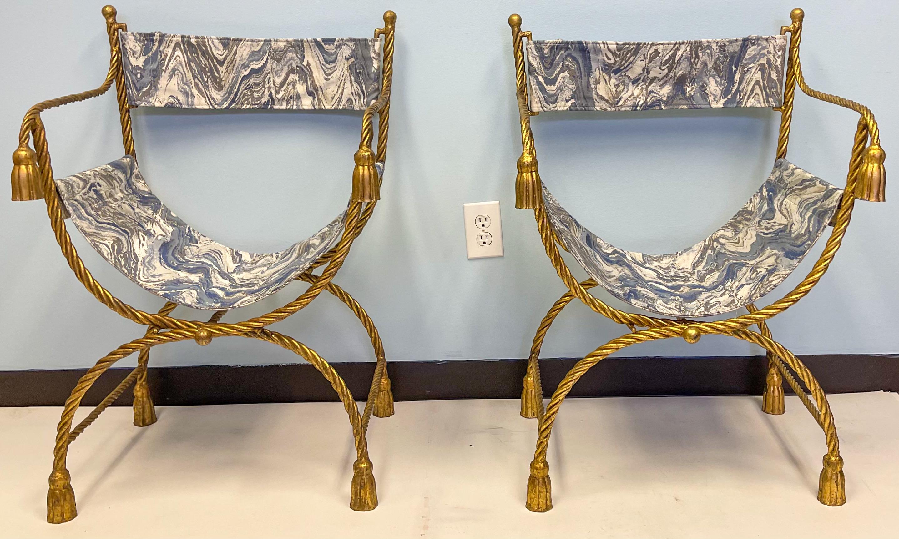 Métal Paire de chaises Savonarola/ Campagne à glands dorés de style néo-classique italien en vente