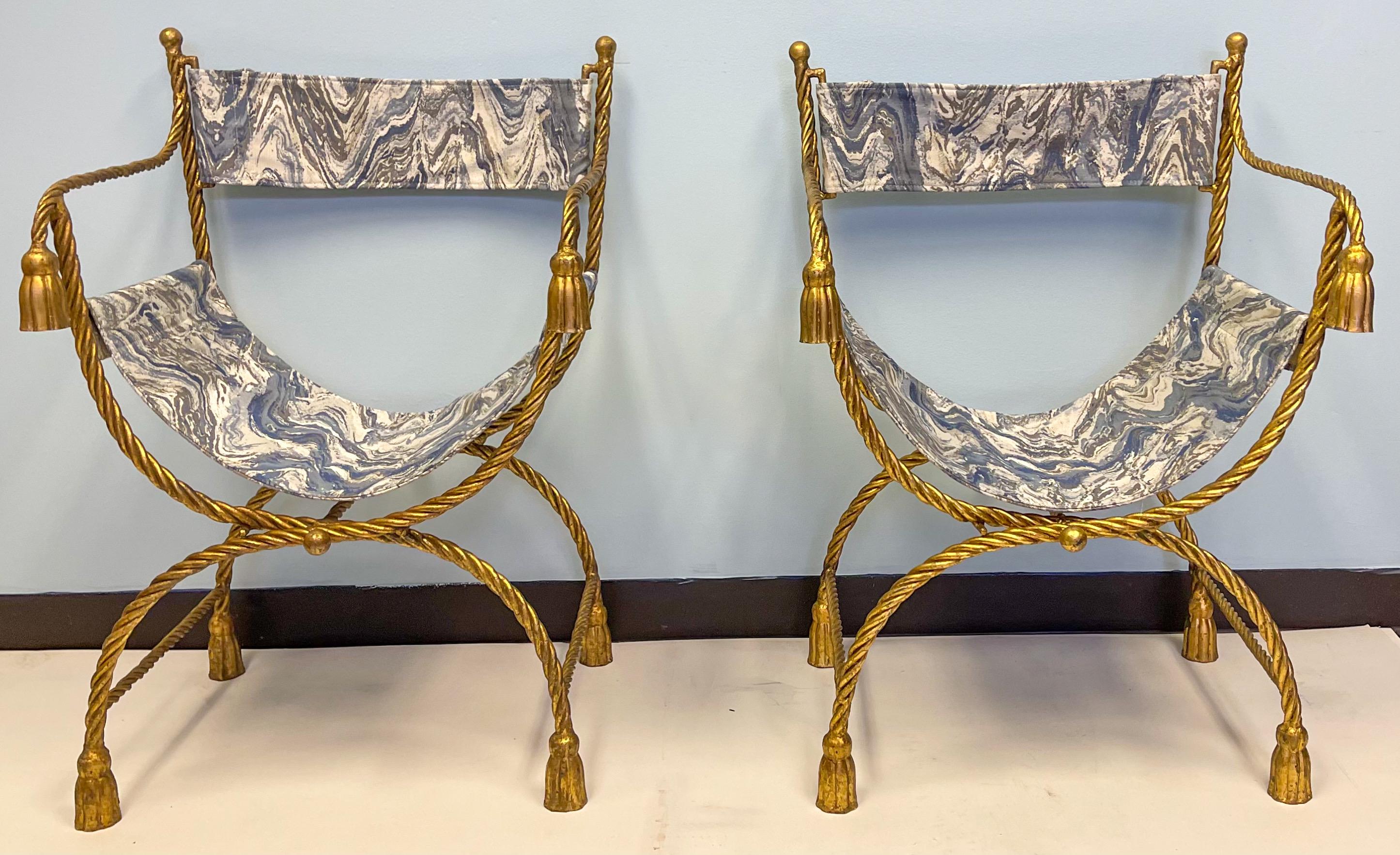 Paire de chaises Savonarola/ Campagne à glands dorés de style néo-classique italien en vente 1