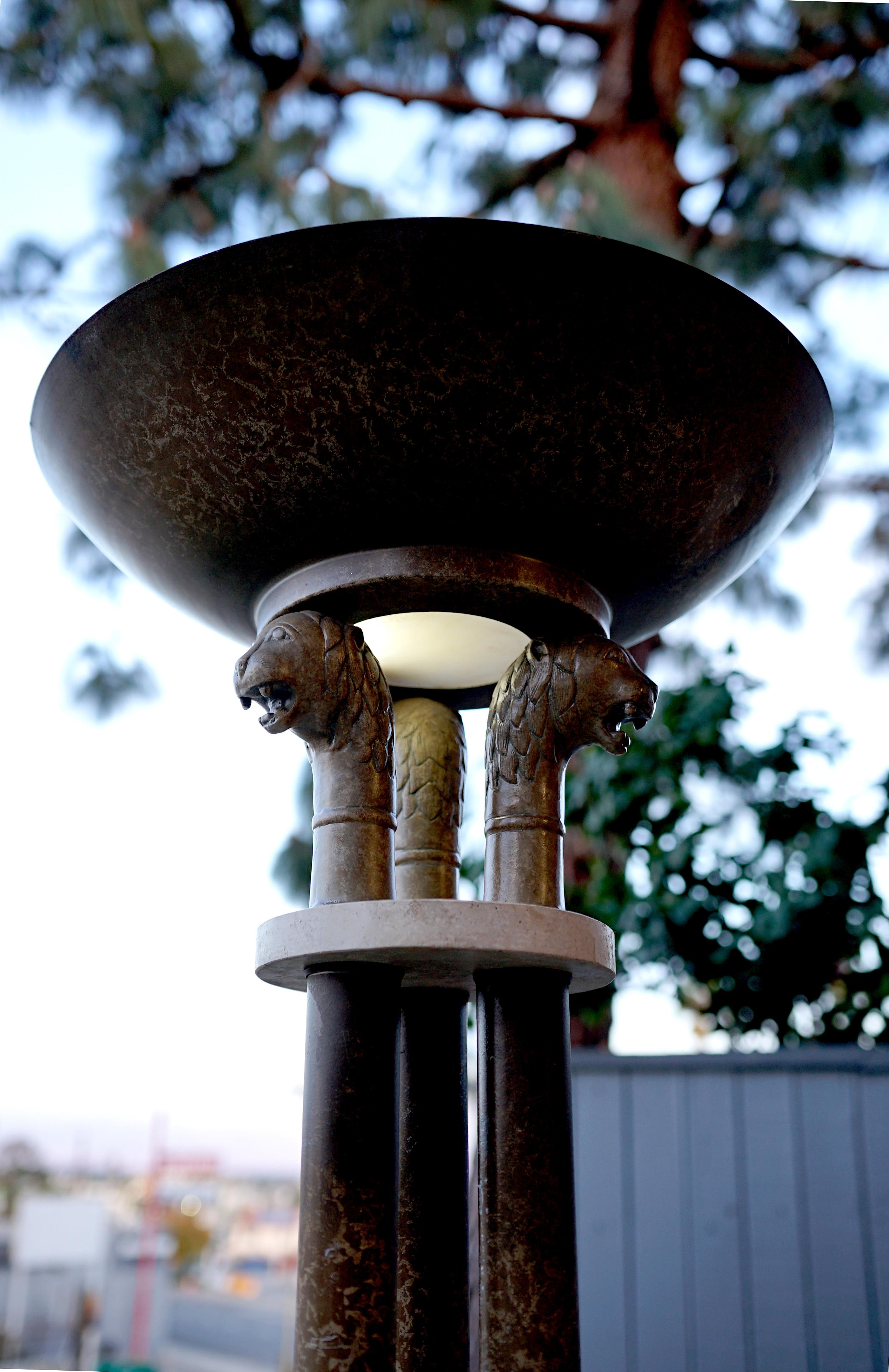 Italienische Fackellampe aus Travertinmarmor im neoklassischen Stil, 1960er Jahre (Neoklassisch) im Angebot