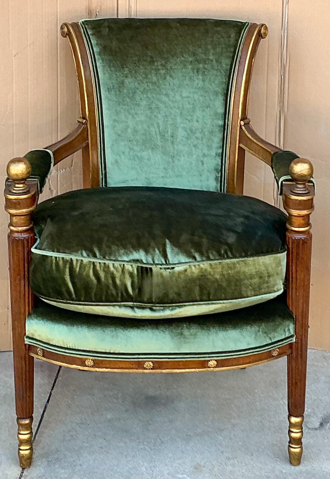 Velluto Sedie Bergere in stile neoclassico italiano, in noce e dorate, con velluto verde - coppia in vendita