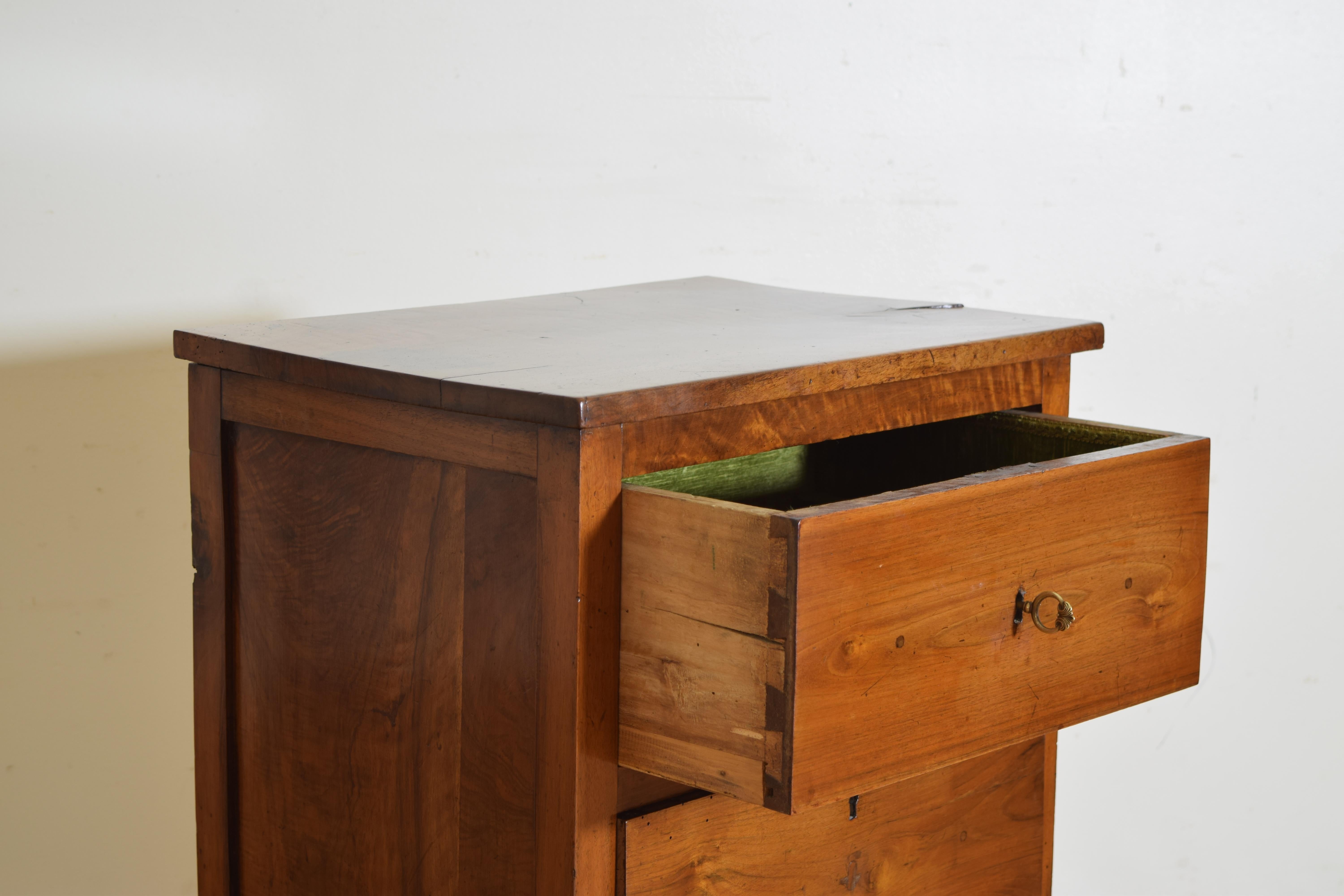 Italian Neoclassical Period Walnut 2-Drawer Bedside Commode, ca. 1820 1