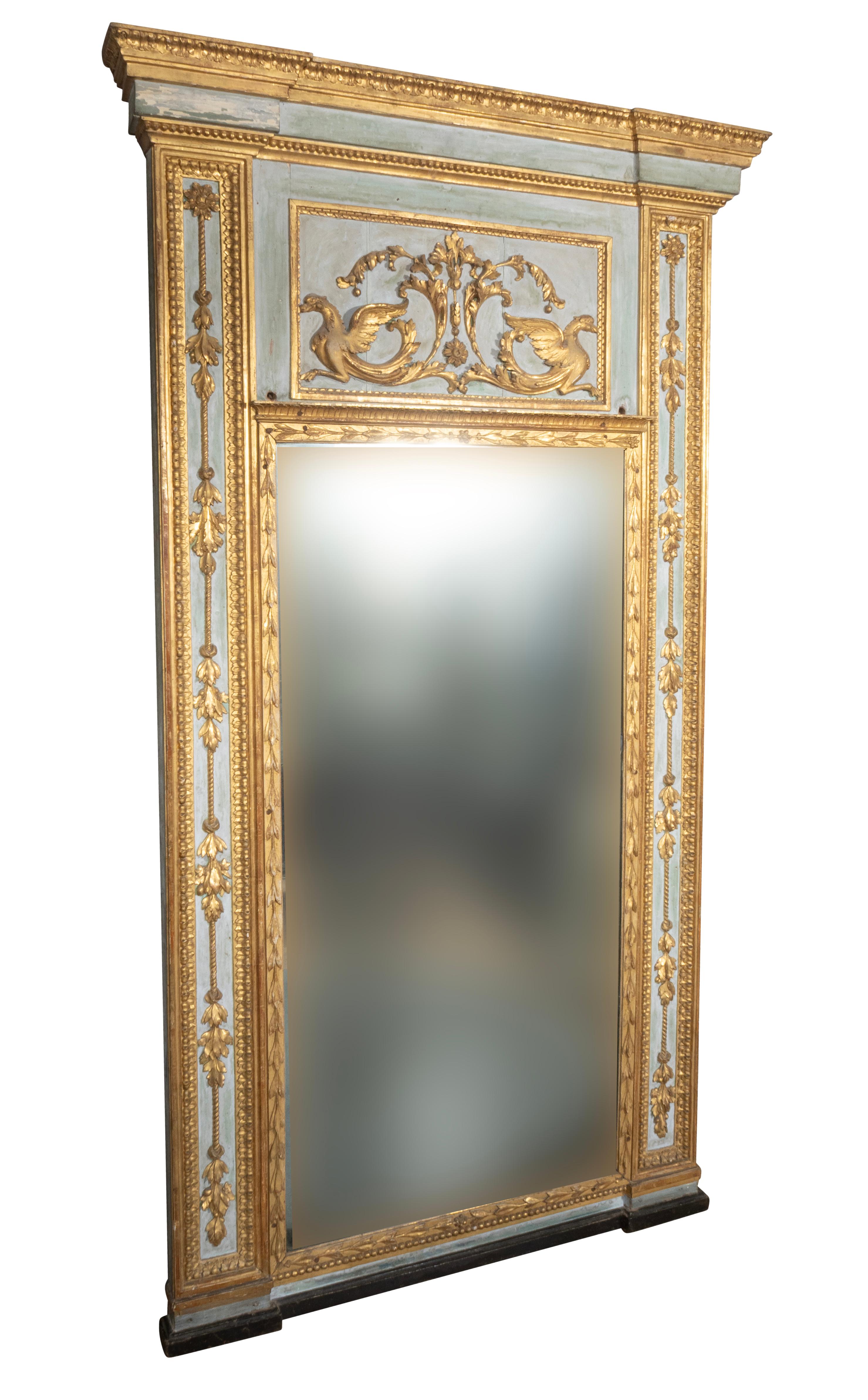 Néoclassique Miroir d'embarcadère italien néoclassique peint en bleu et doré au colis en vente