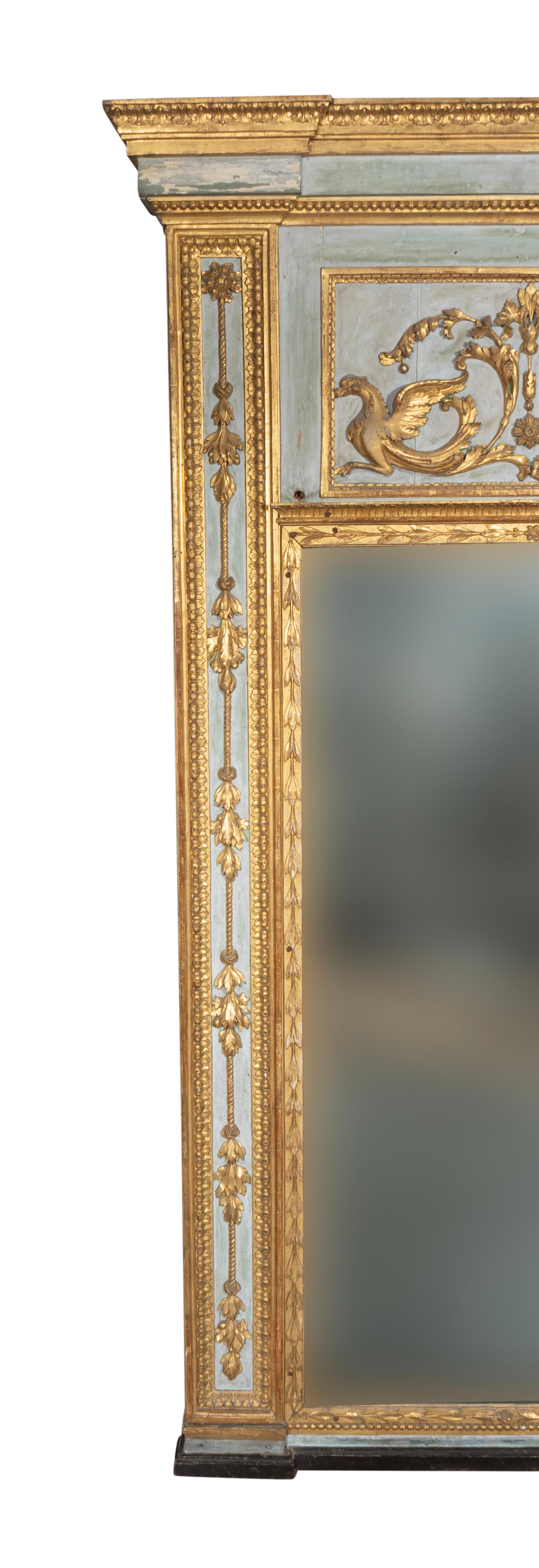 Début du XIXe siècle Miroir d'embarcadère italien néoclassique peint en bleu et doré au colis en vente