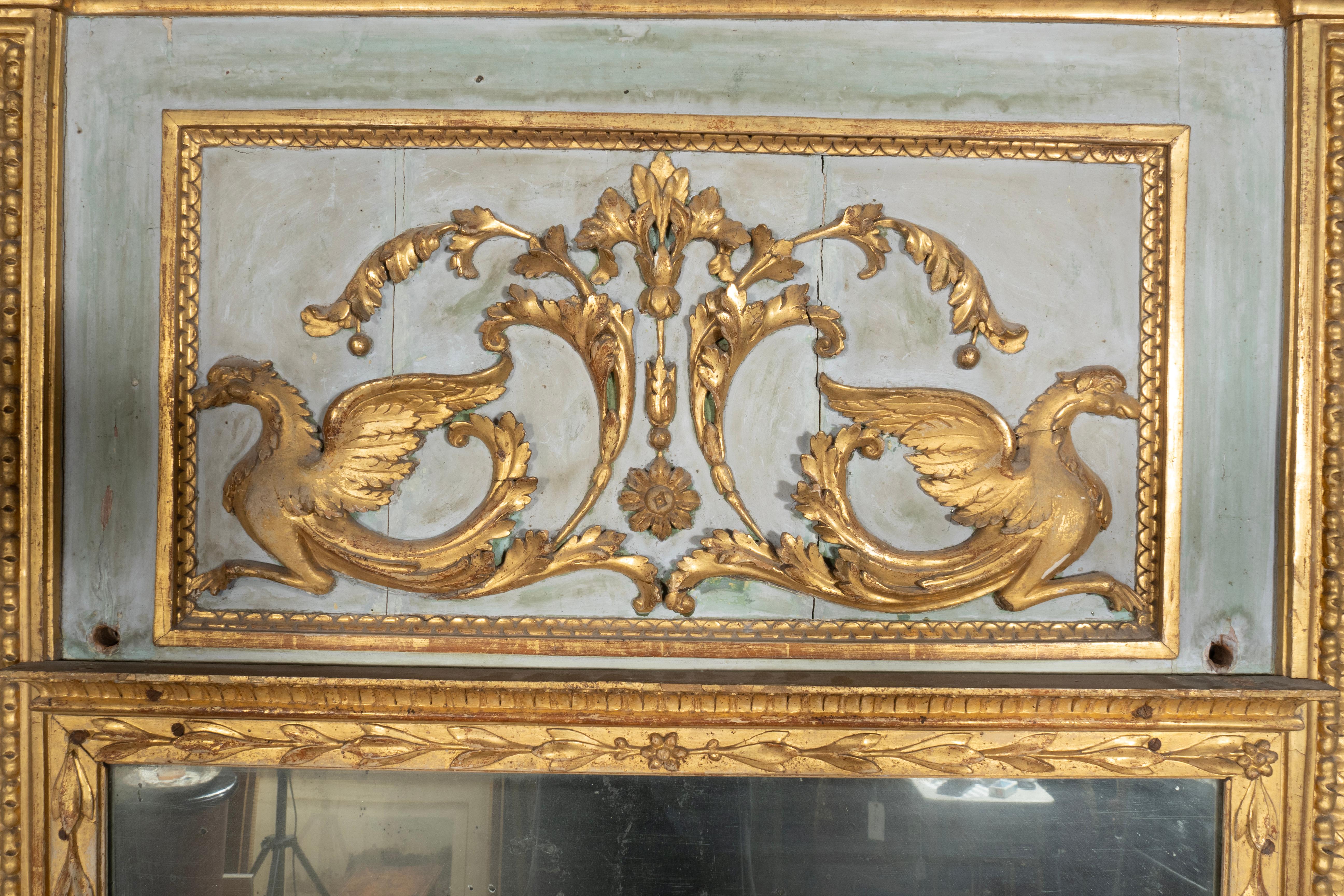 Miroir d'embarcadère italien néoclassique peint en bleu et doré au colis en vente 1