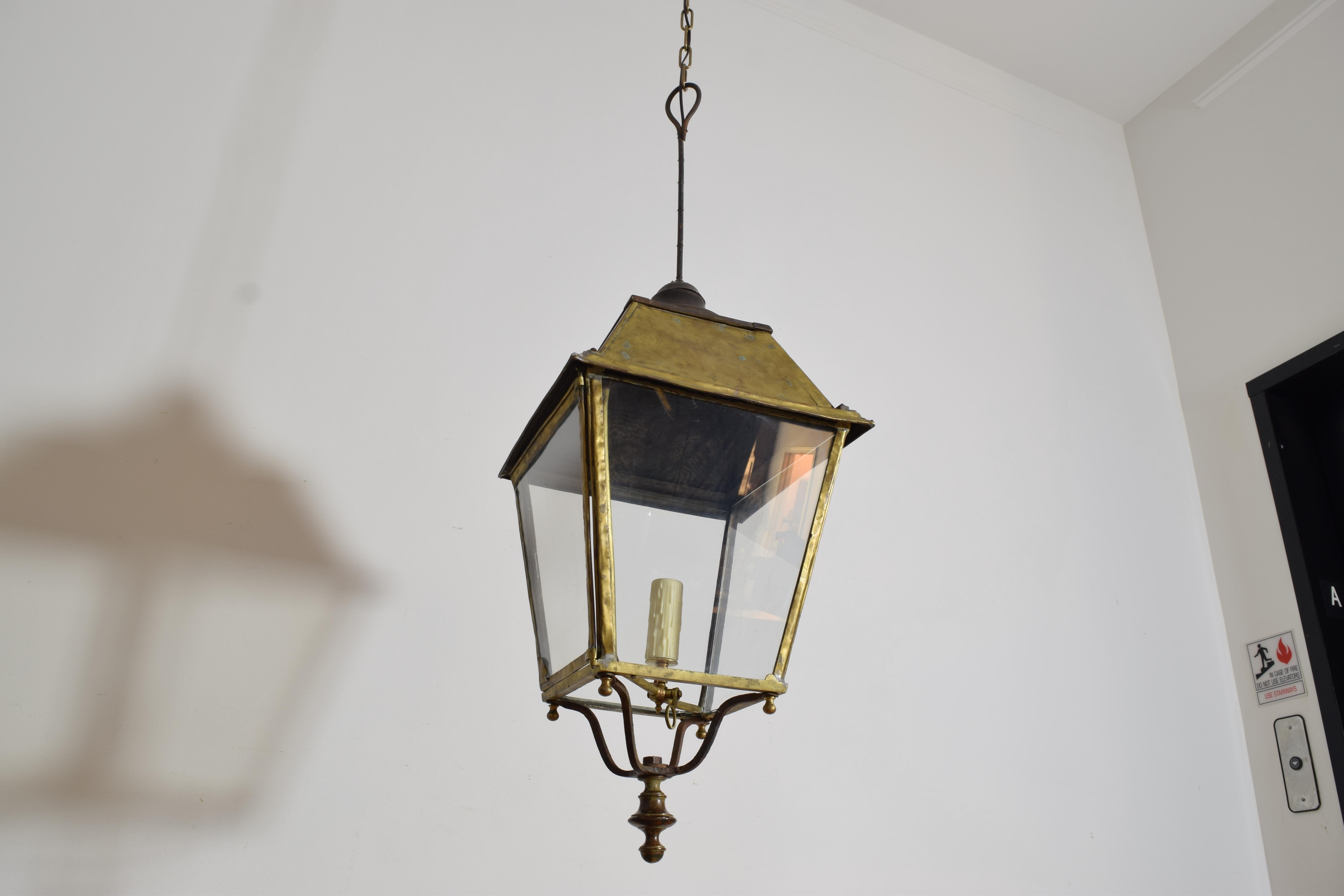 Italian Neoclassic Brass Converted Gas Lantern from the early 19th century In Good Condition For Sale In Atlanta, GA