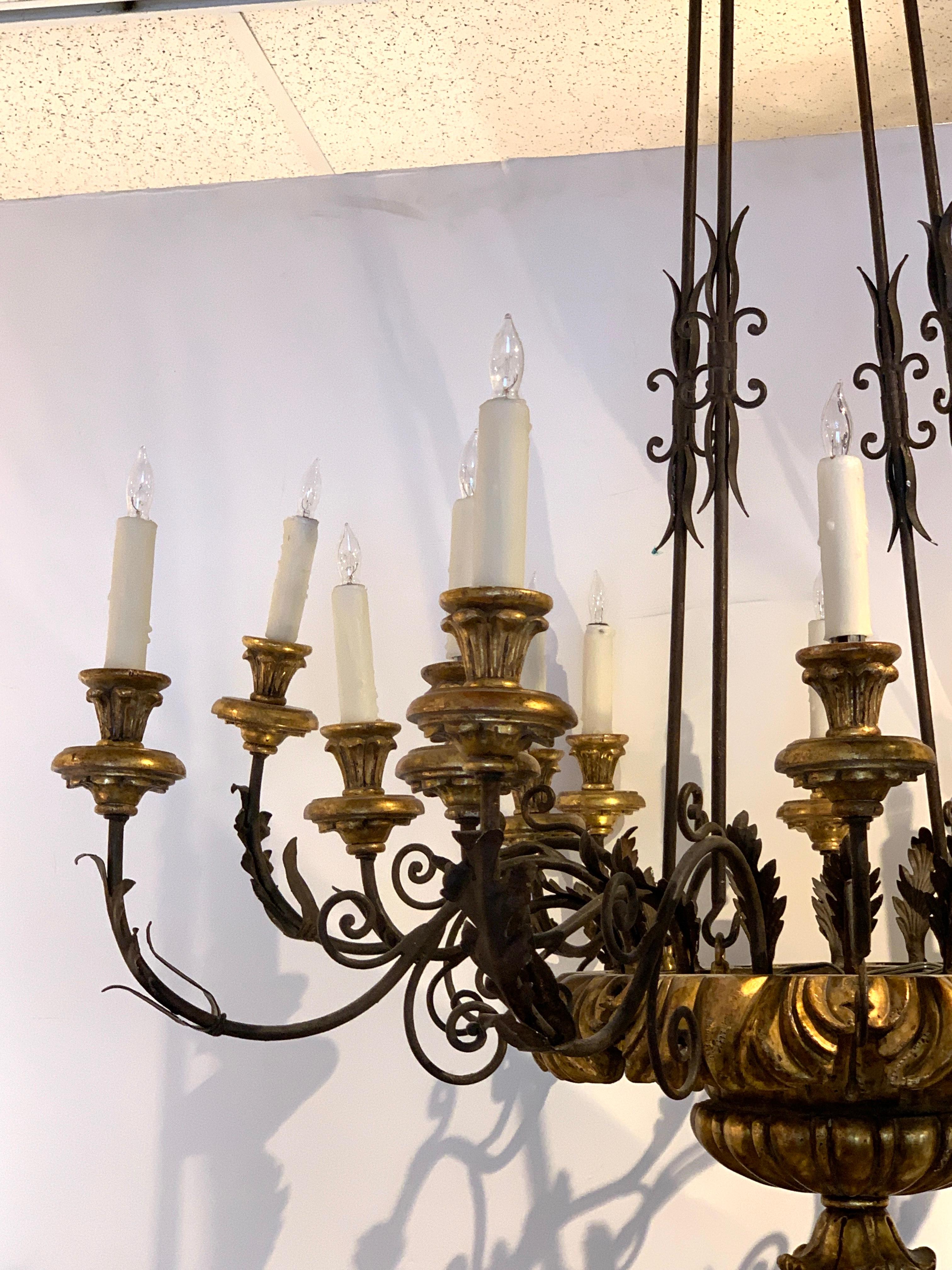 Italian Neoclassic Carved Giltwood and Iron 18-Light Chandelier 5