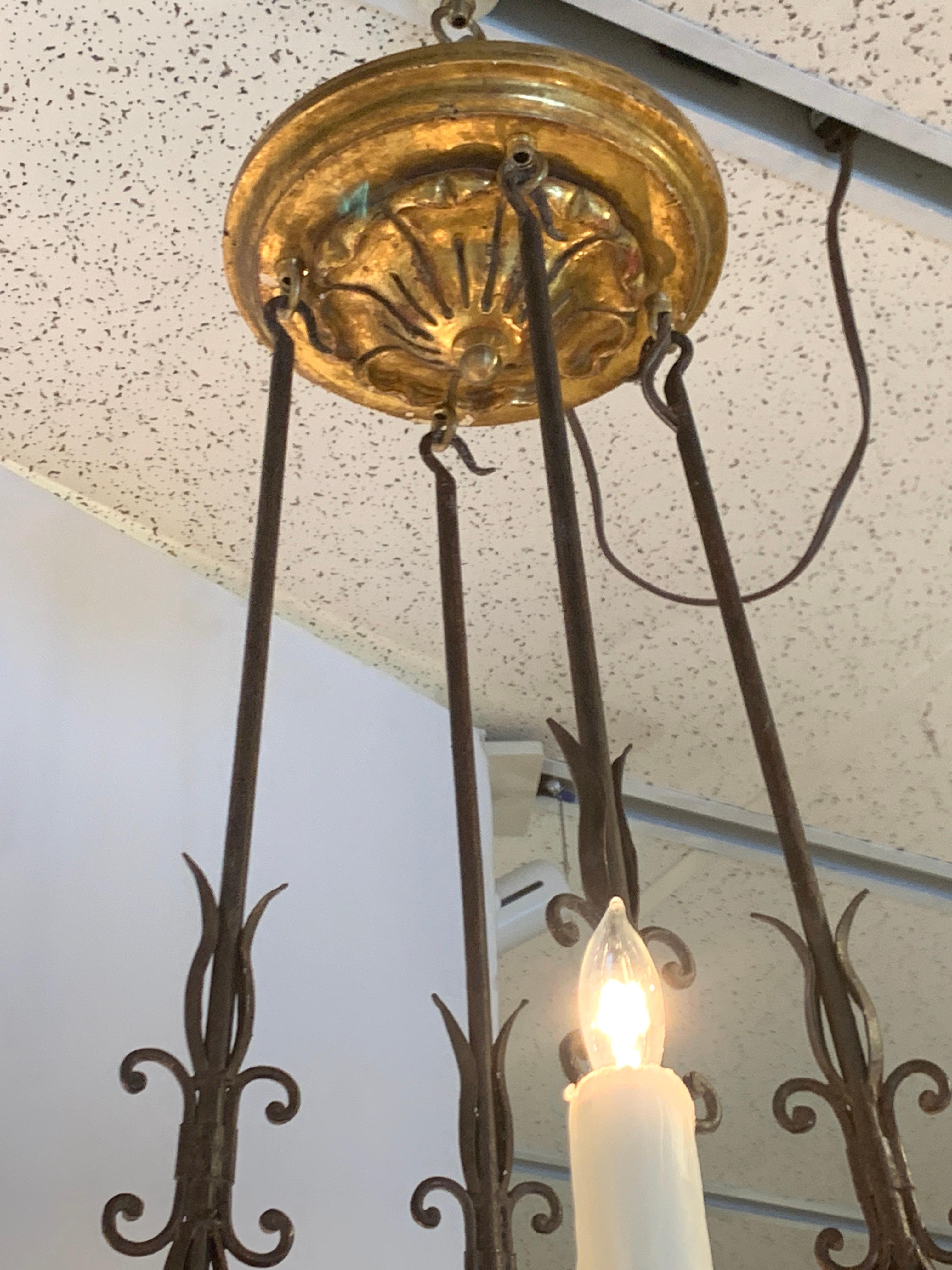 Italian Neoclassic Carved Giltwood and Iron 18-Light Chandelier In Good Condition In Atlanta, GA