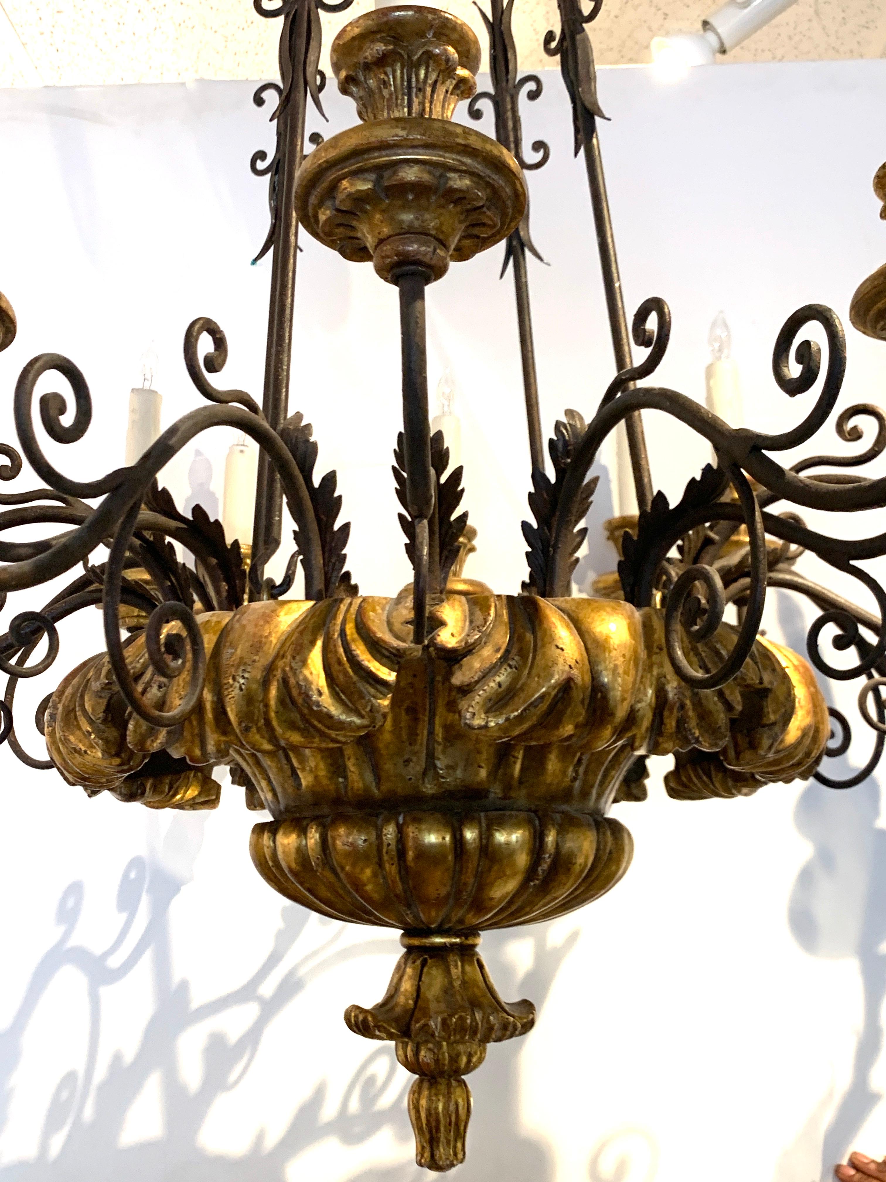 Italian Neoclassic Carved Giltwood and Iron 18-Light Chandelier 2