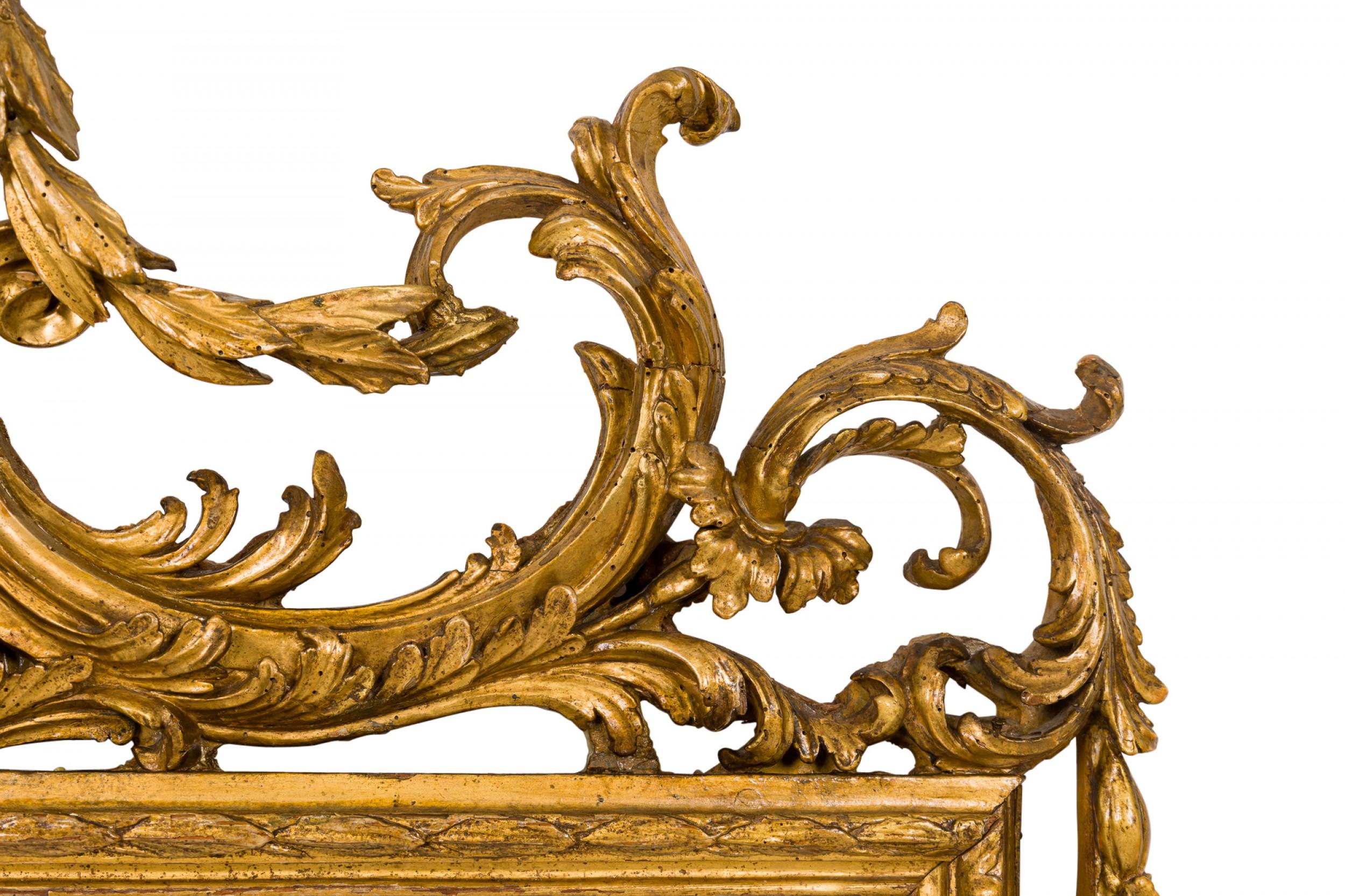 Italian Neoclassic Carved Giltwood Portrait Pediment Wall Mirror For Sale 1