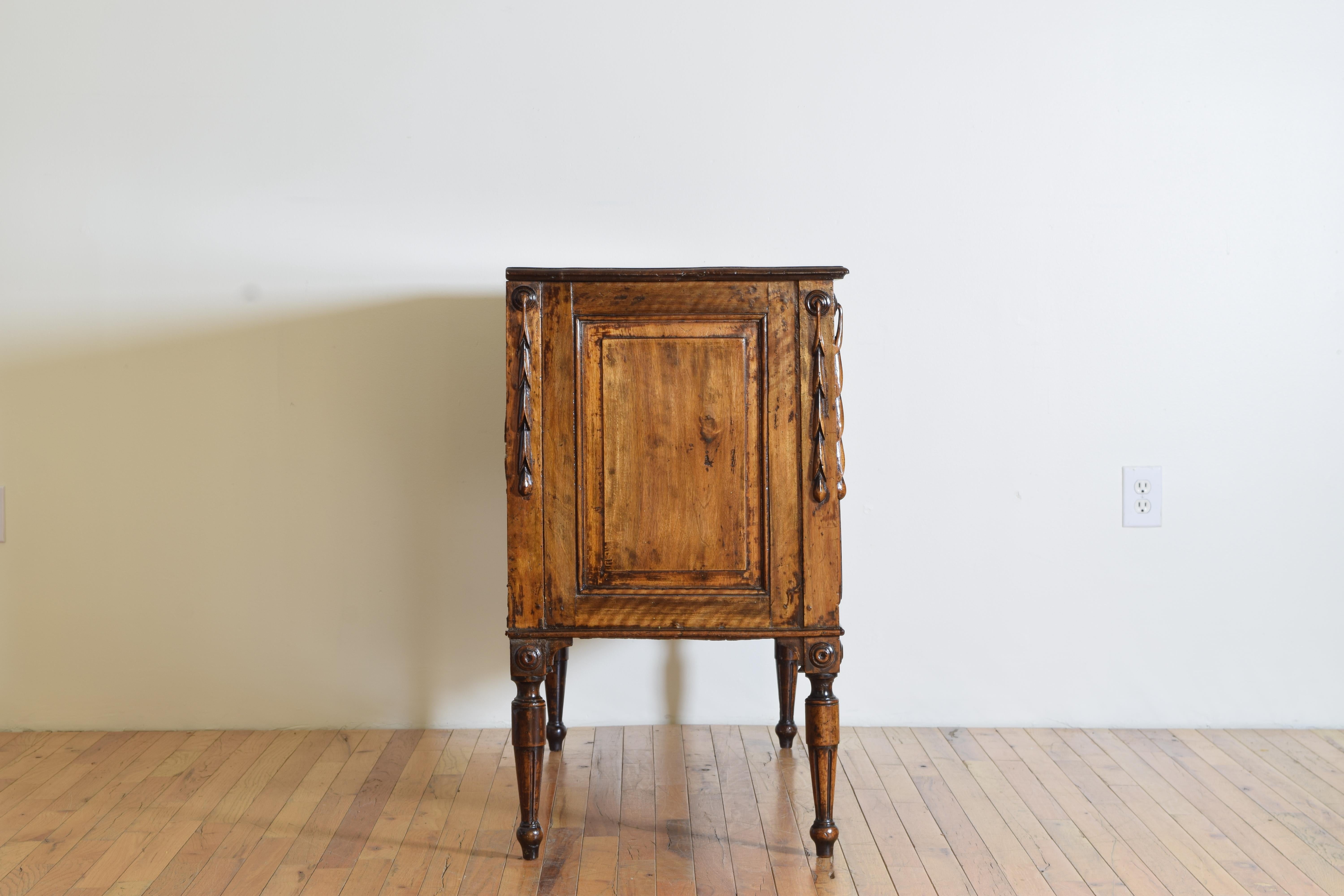 Italian Neoclassic Carved Walnut 2-Drawer Commode, Last Quarter 18th Century In Good Condition In Atlanta, GA