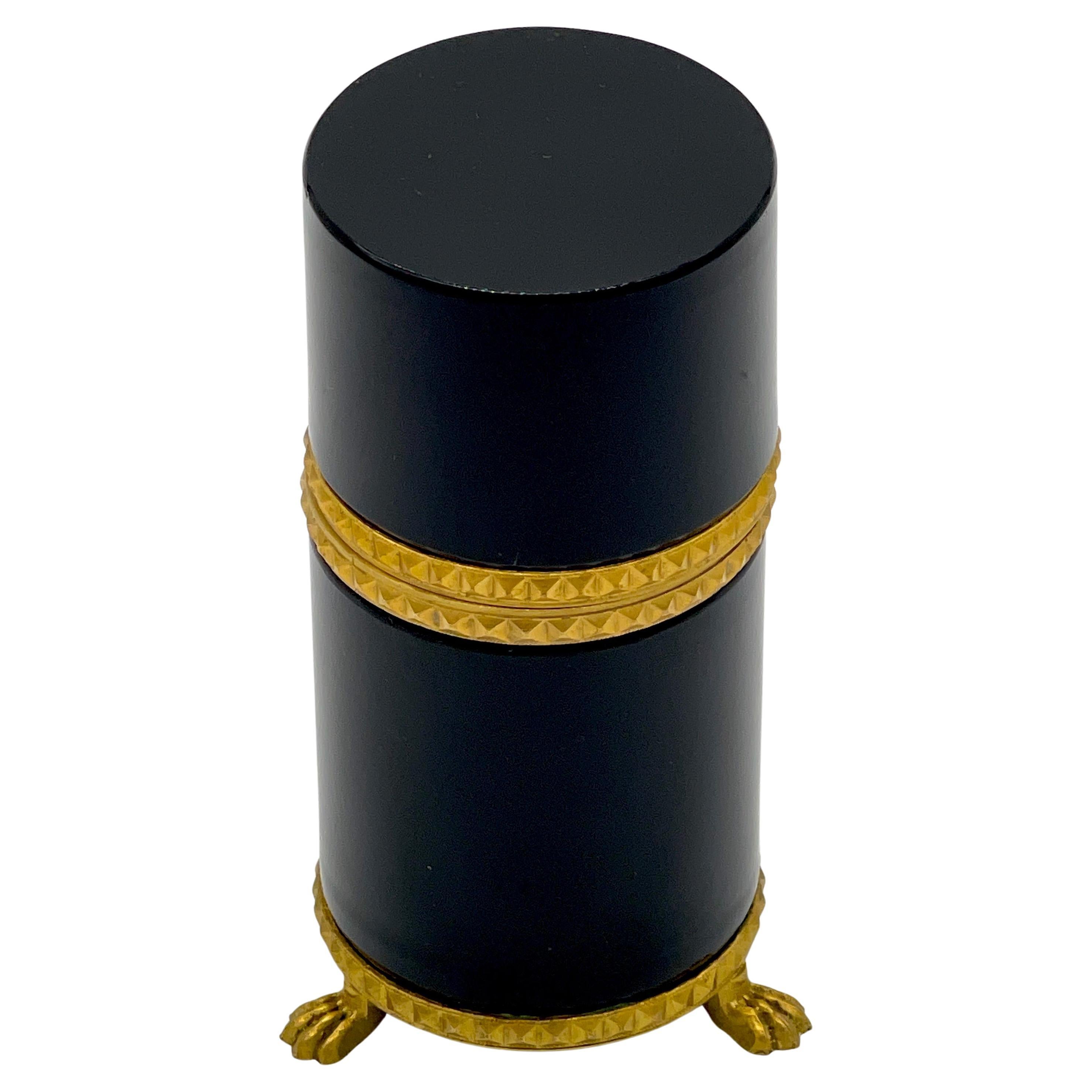 Monté en bronze doré de style néoclassique italien  Boîte cylindrique haute en verre noir de Murano