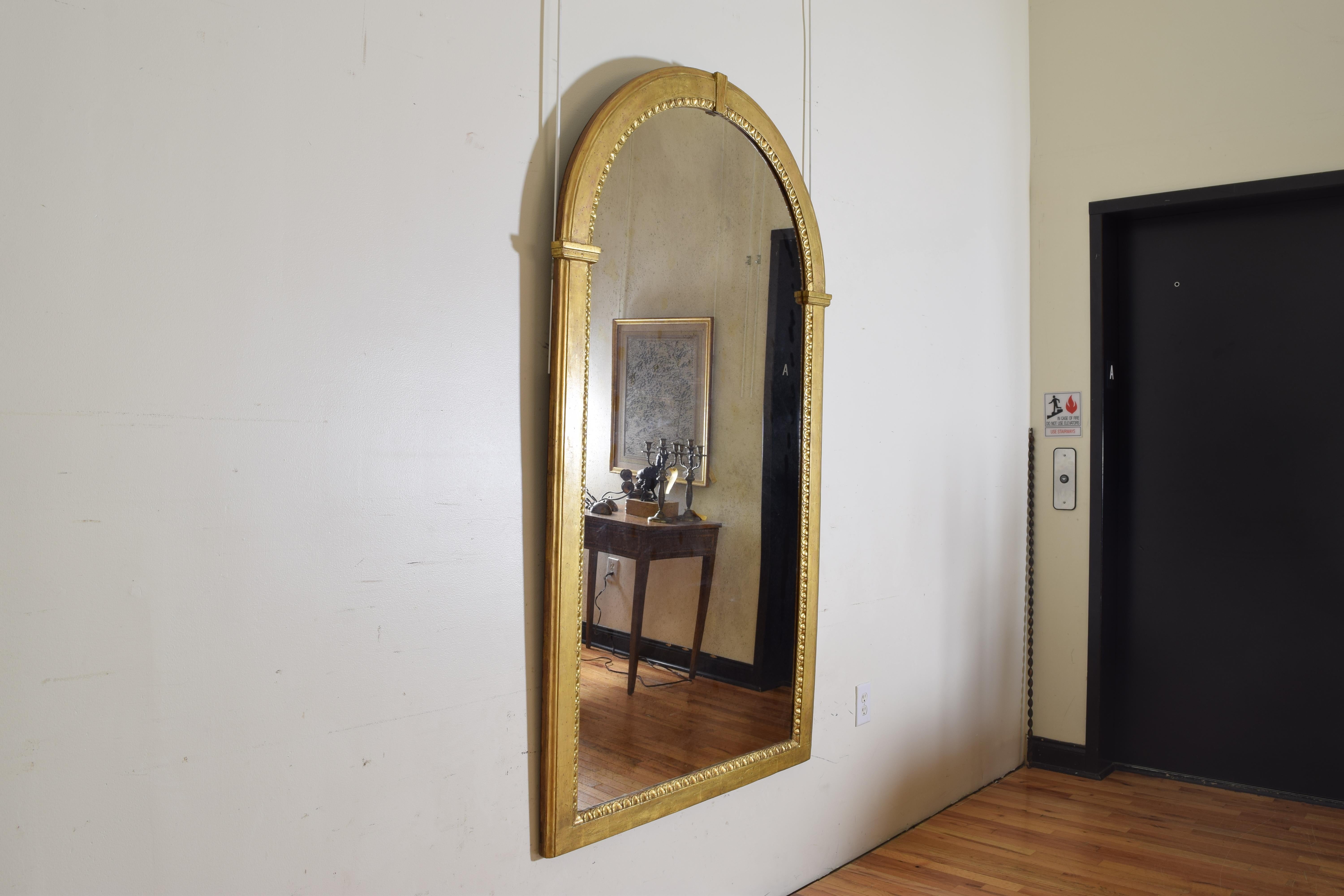 Italian Neoclassic Giltwood Arched Top Wall Mirror, circa 1800 In Good Condition In Atlanta, GA