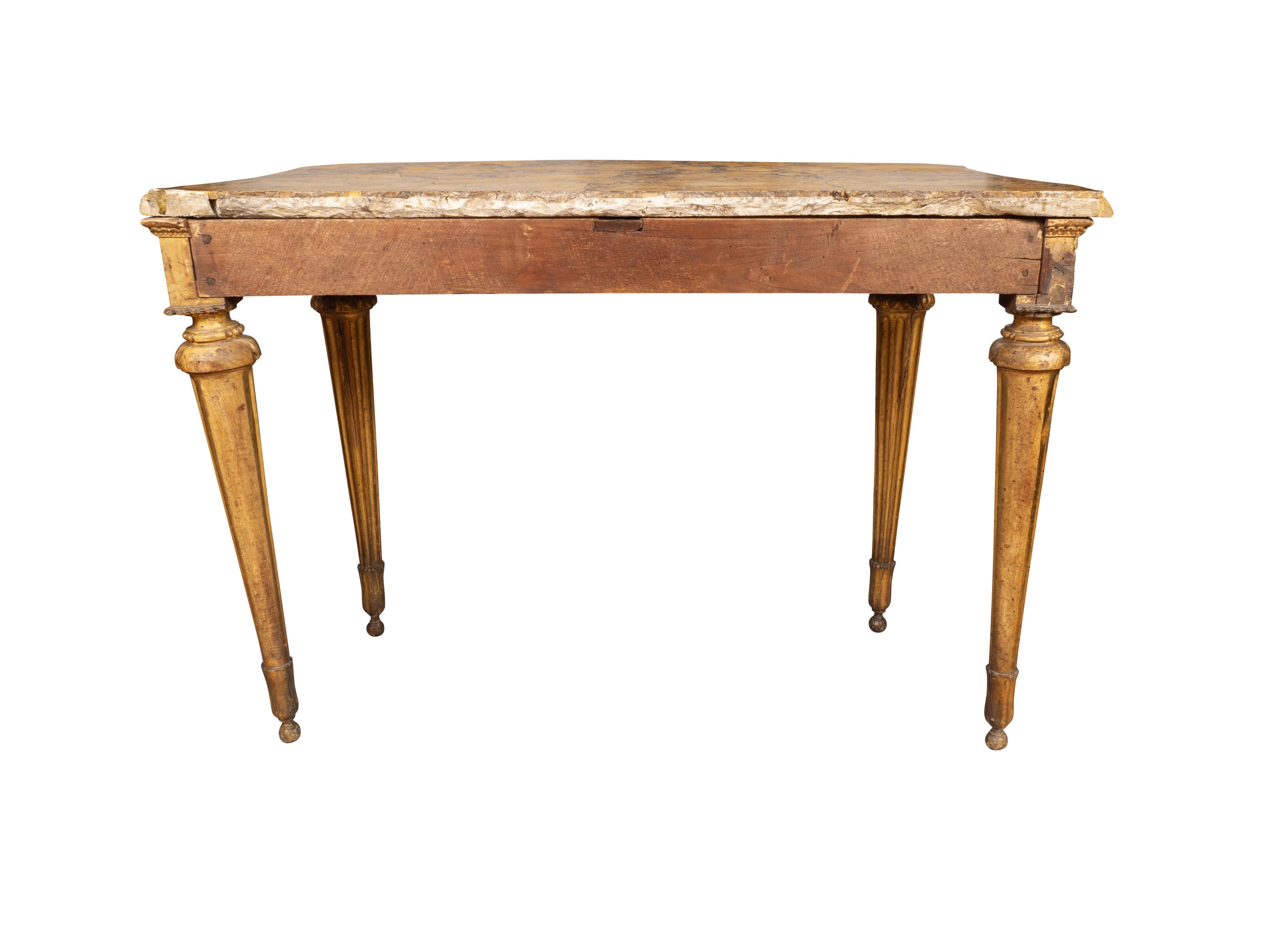 Italienischer Konsolentisch aus Giltwood im neoklassischen Stil (18. Jahrhundert) im Angebot