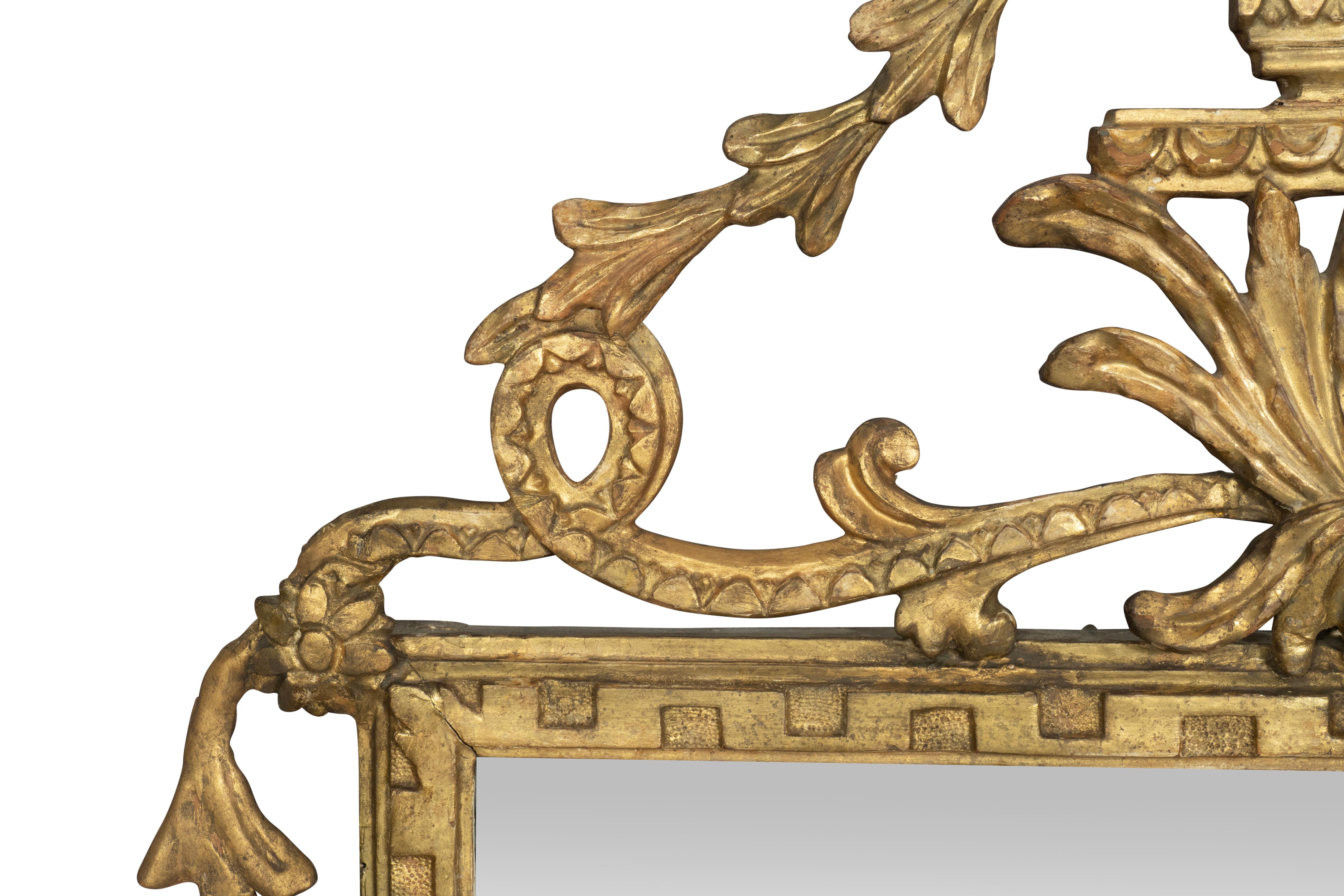 Specchio neoclassico italiano in legno dorato in vendita 4