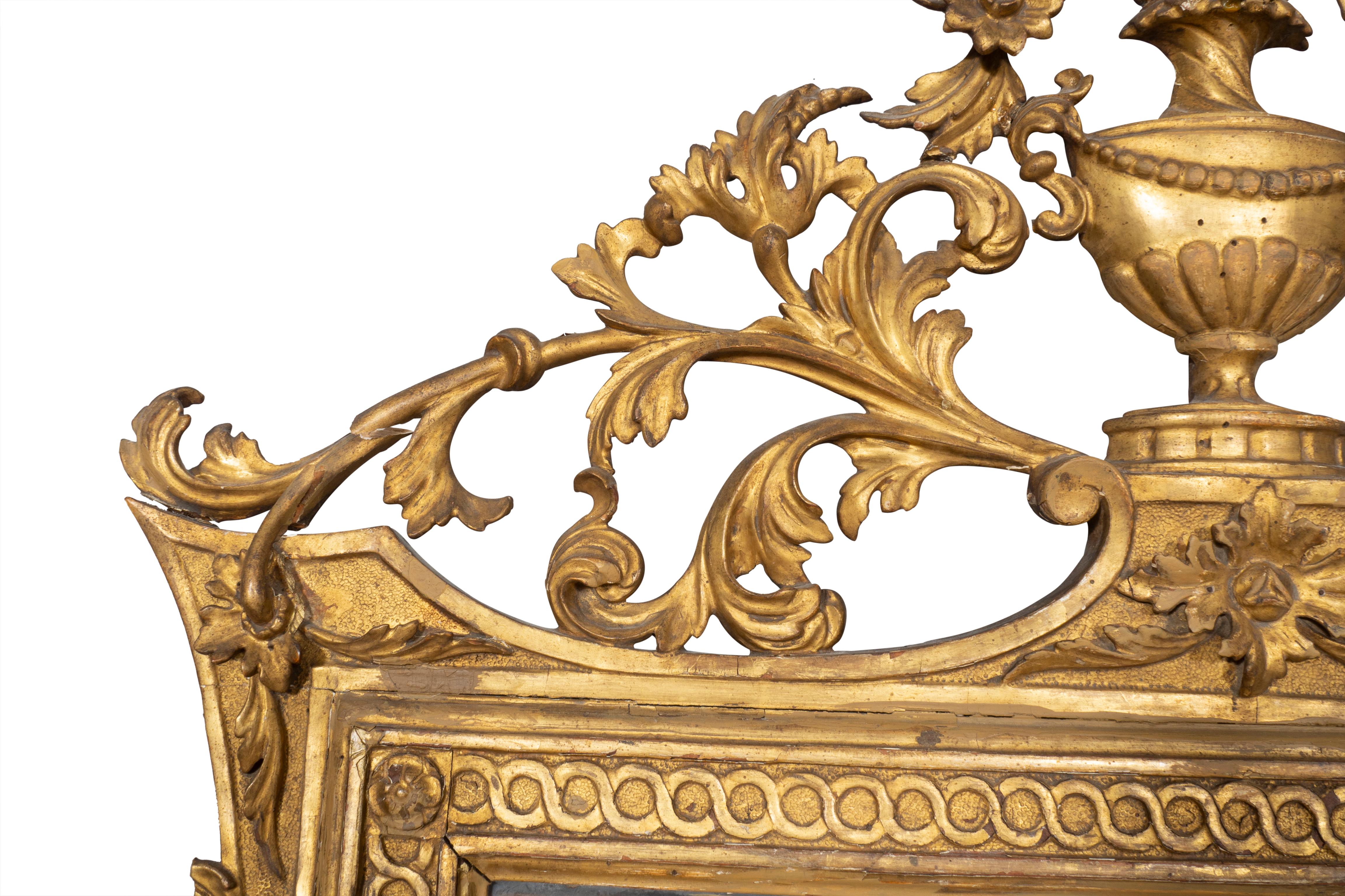 Specchio neoclassico italiano in legno dorato in vendita 5