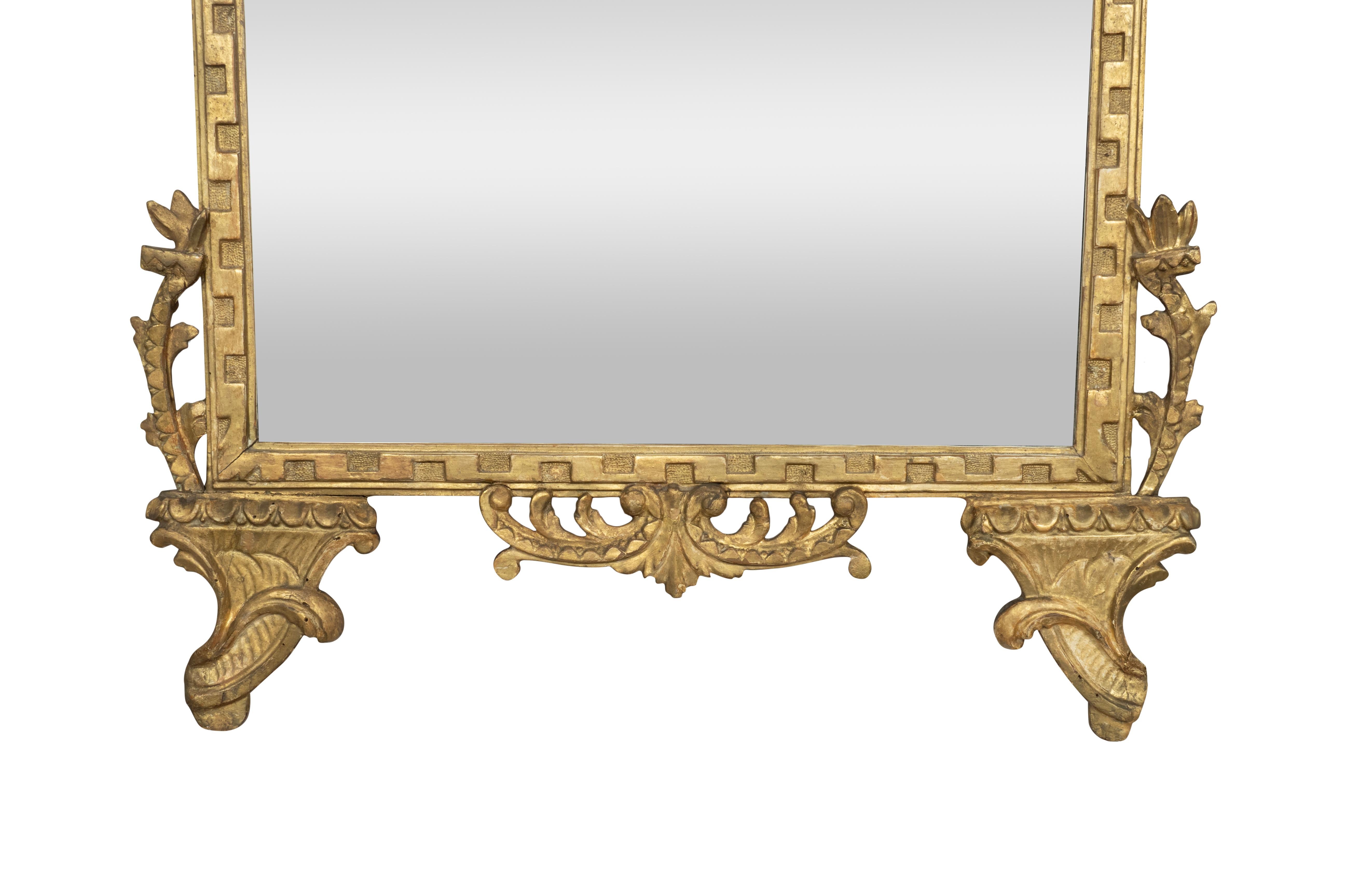Italiano Specchio neoclassico italiano in legno dorato in vendita
