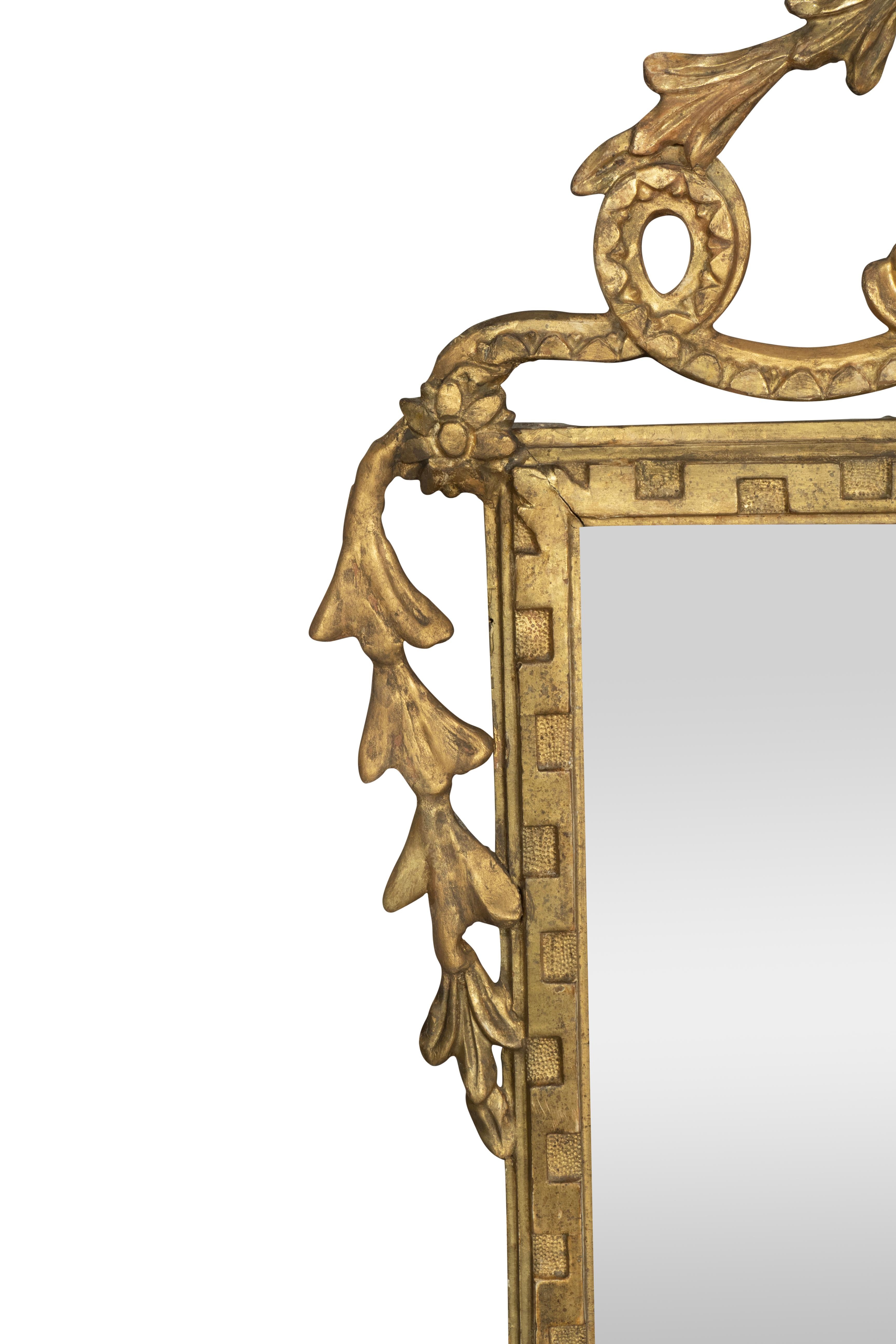 Inizio XIX secolo Specchio neoclassico italiano in legno dorato in vendita