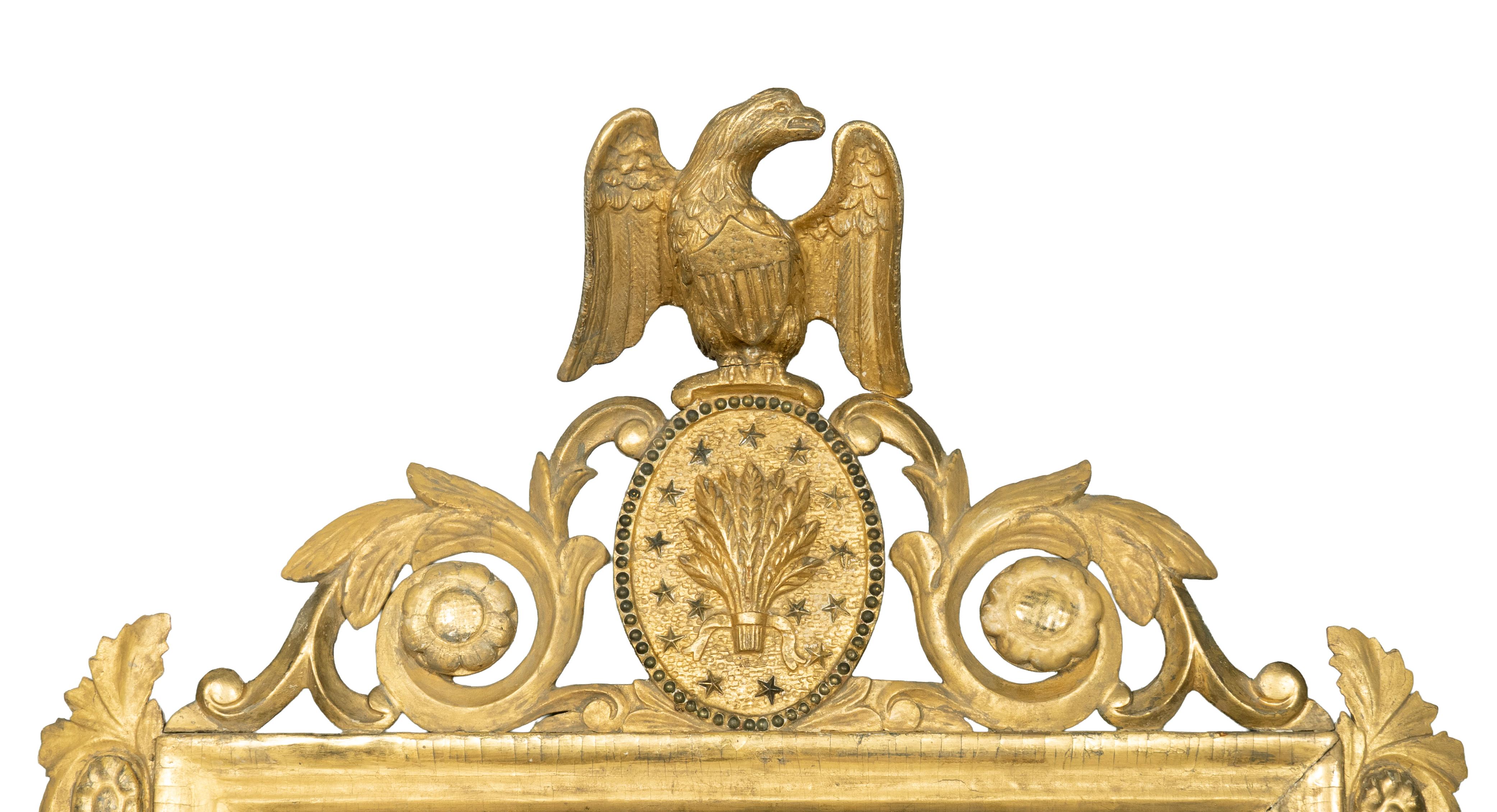 Lo stemma con l'aquila e lo scudo degli Stati Uniti sopra un covone di grano ovale con quindici stelle. Lo specchio smussato è incastonato in una fama intagliata. Probabilmente è stato realizzato per un diplomatico americano o per una sorta di