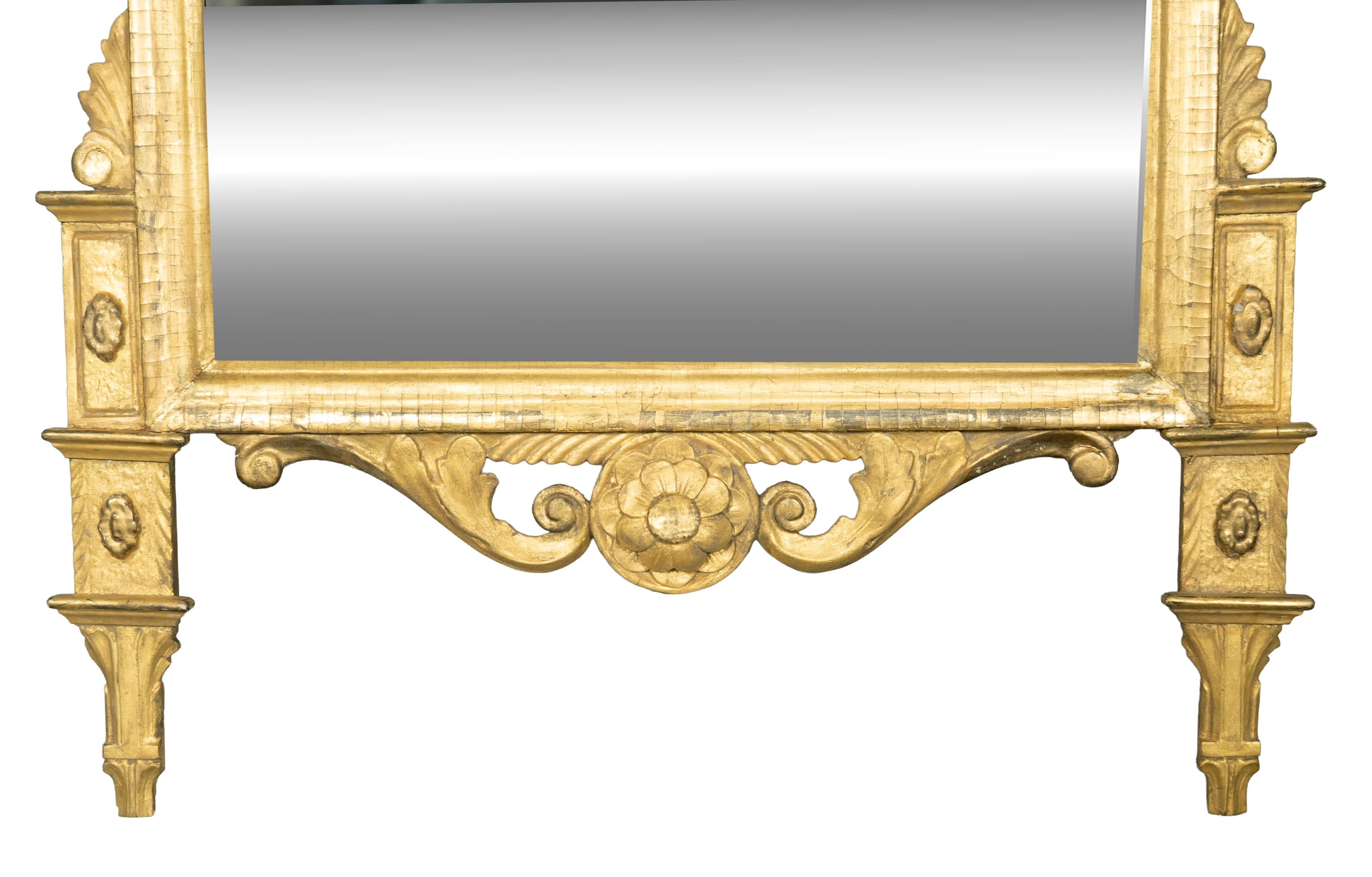 Specchio neoclassico italiano in legno dorato per il mercato americano In condizioni buone in vendita a Essex, MA