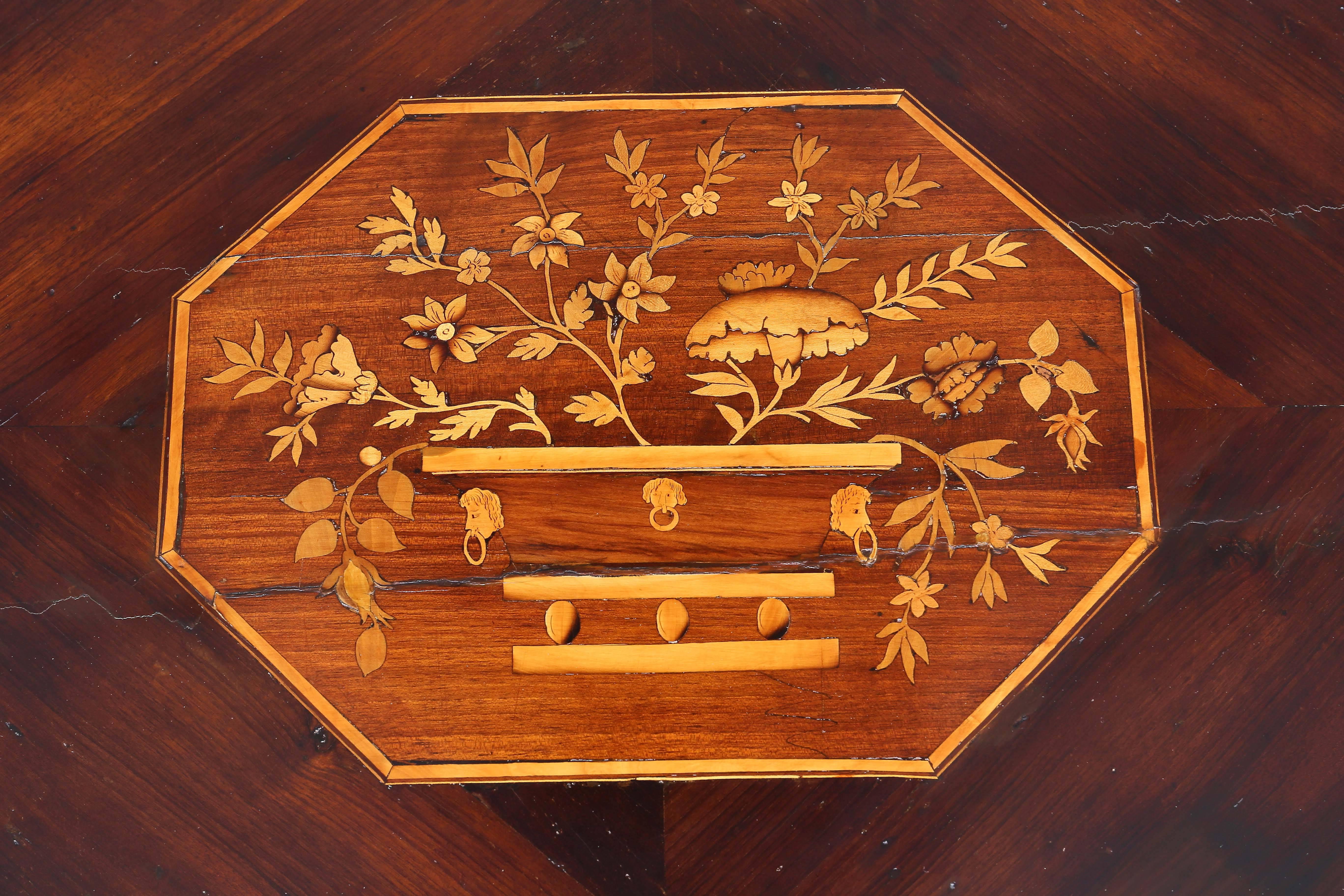Italian Neoclassic Marquetry Inlaid Commode In Good Condition For Sale In Essex, MA