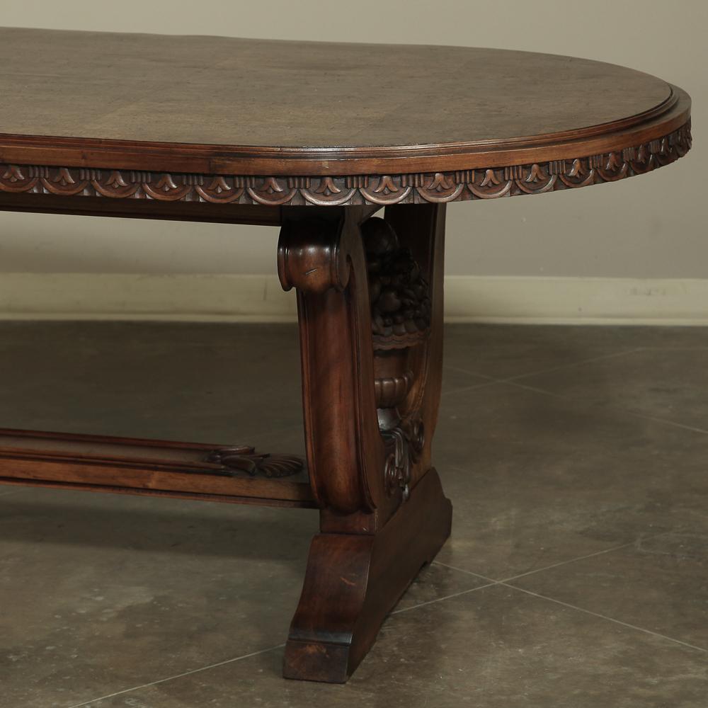 Italian Neoclassic Oval Walnut Dining Table For Sale 1