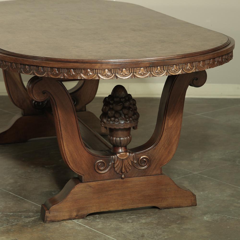 Italian Neoclassic Oval Walnut Dining Table In Good Condition For Sale In Dallas, TX