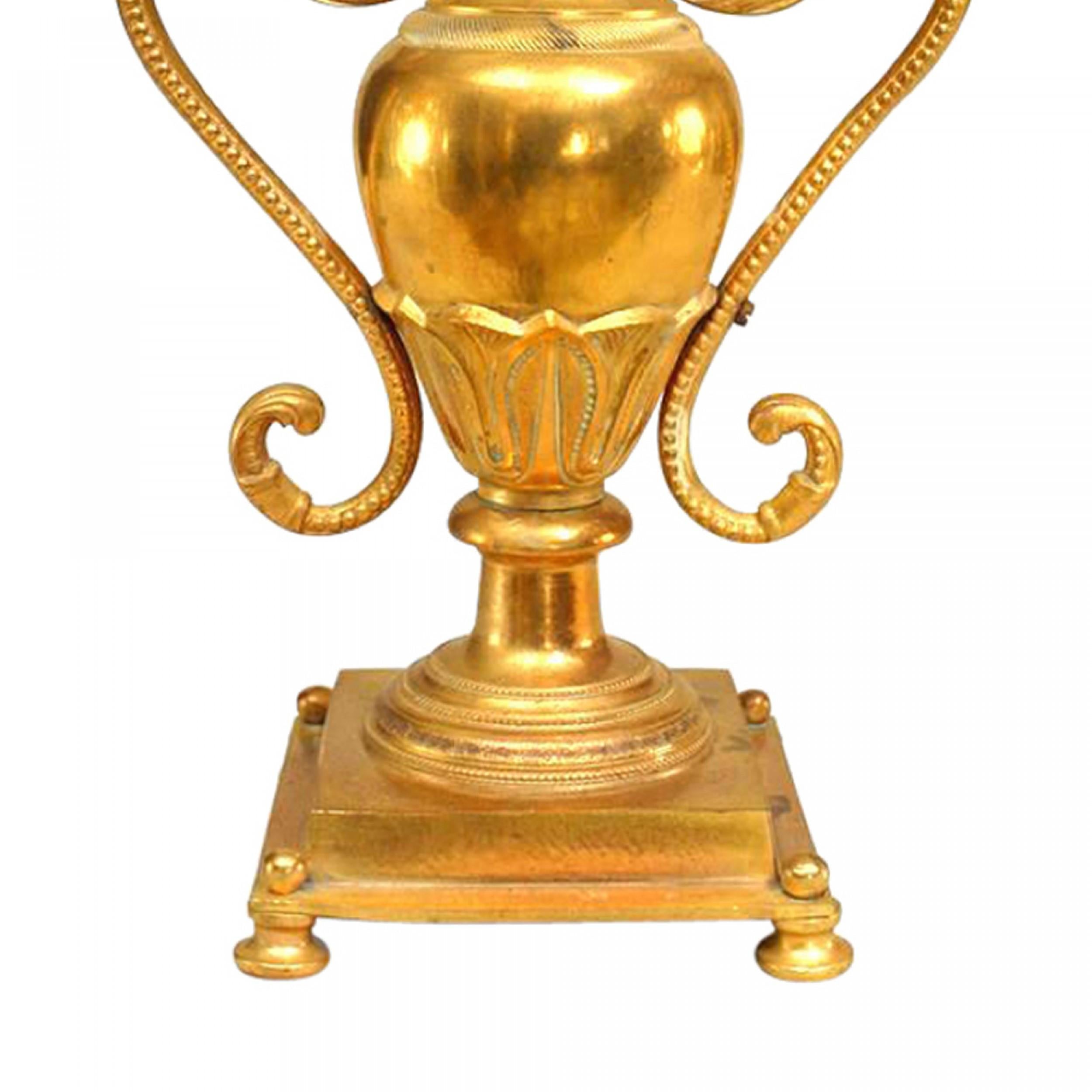 Doré Chandeliers floraux italiens de style néoclassique en bronze en vente